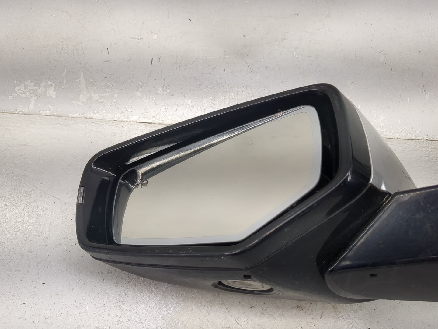 2015-2016 Chevrolet Trax Driver Side View Mirror - Left Door Mirror OEM Used - Oemusedautoparts1.com