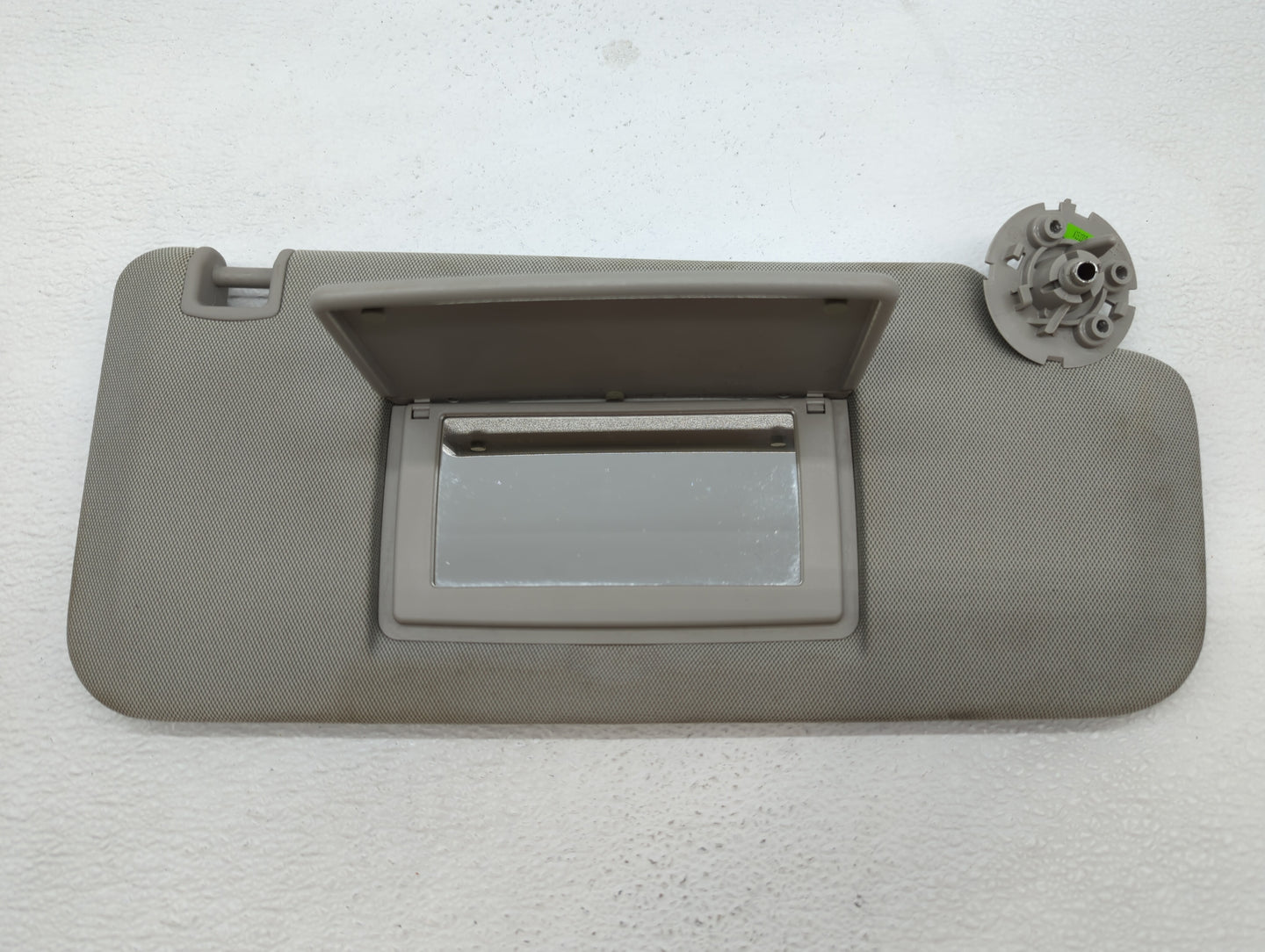 2015-2016 Chevrolet Trax Sun Visor Shade Replacement Passenger Right Mirror Fits Fits 2015 2016 OEM Used Auto Parts - Oemuse