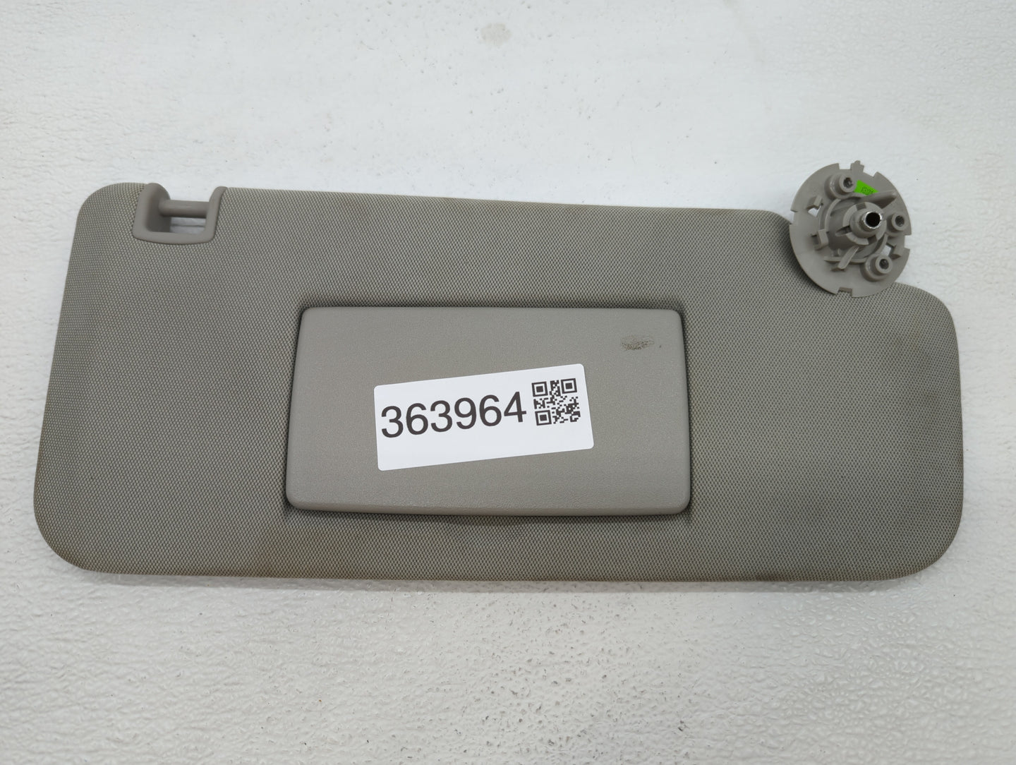 2015-2016 Chevrolet Trax Sun Visor Shade Replacement Passenger Right Mirror Fits Fits 2015 2016 OEM Used Auto Parts - Oemuse