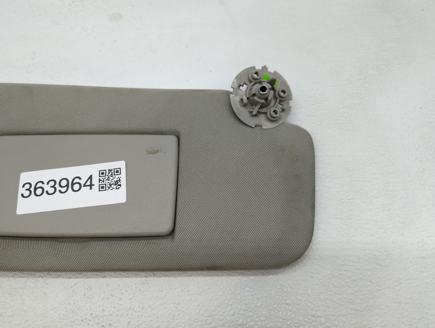 2015-2016 Chevrolet Trax Sun Visor Shade Replacement Passenger Right Mirror Fits Fits 2015 2016 OEM Used Auto Parts - Oemuse