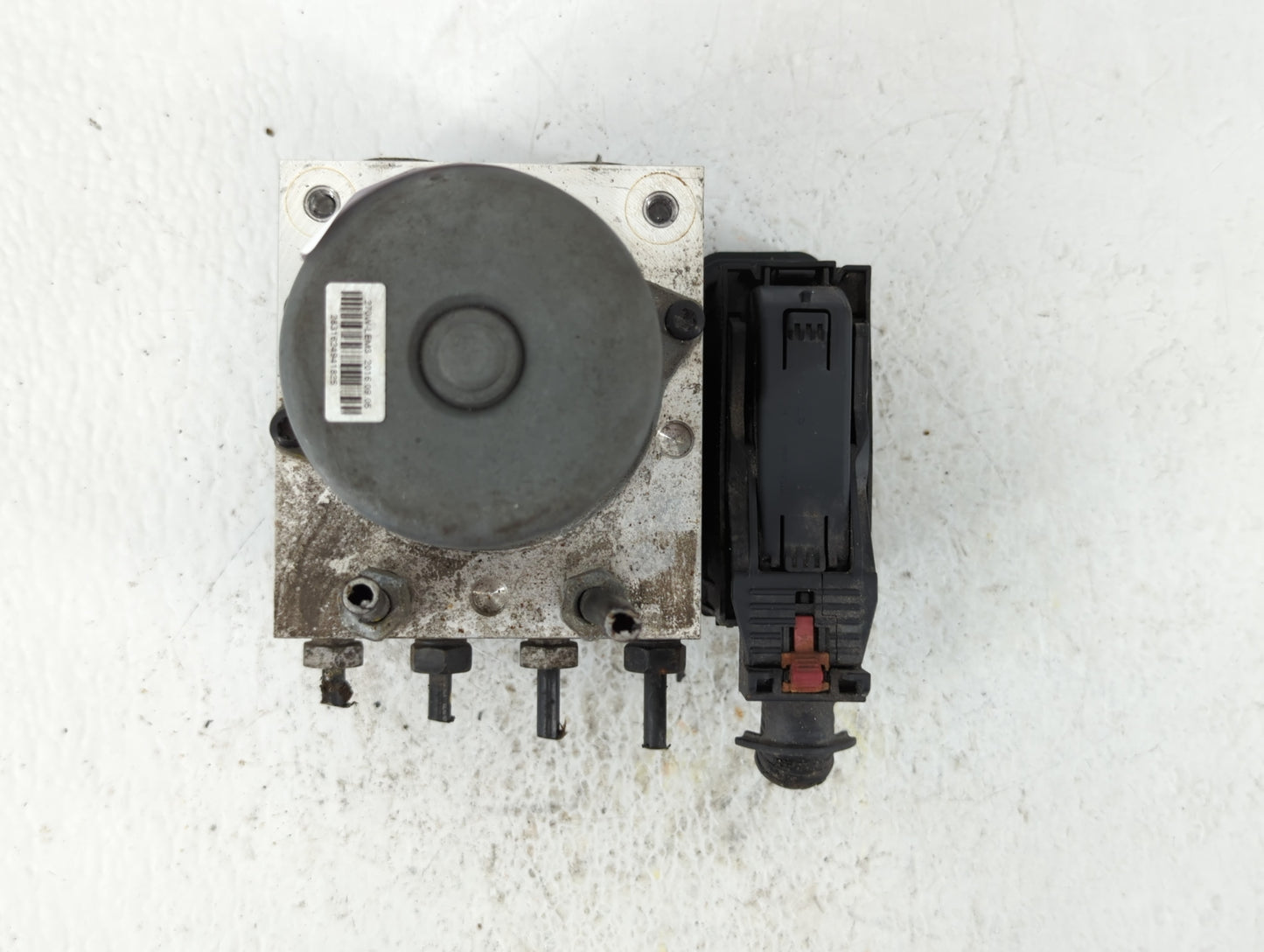 2016 Chevrolet Trax ABS Pump Control Module Replacement P/N:688250455 42403007 Fits OEM Used Auto Parts - Oemusedautoparts1.