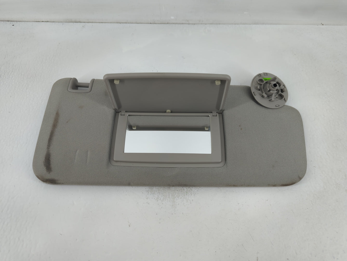 2015-2016 Chevrolet Trax Sun Visor Shade Replacement Passenger Right Mirror Fits Fits 2015 2016 OEM Used Auto Parts - Oemuse