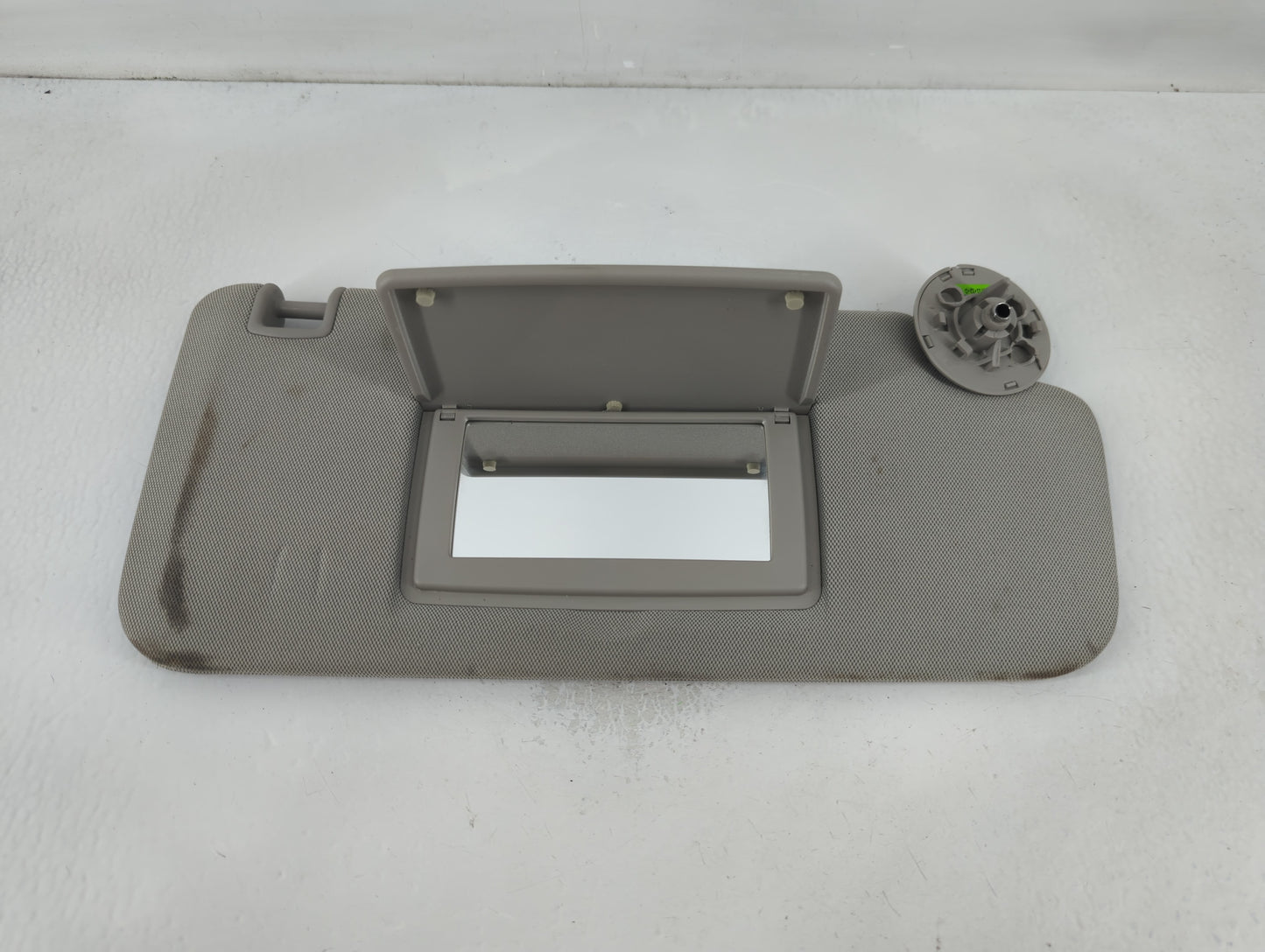 2015-2016 Chevrolet Trax Sun Visor Shade Replacement Passenger Right Mirror Fits Fits 2015 2016 OEM Used Auto Parts - Oemuse