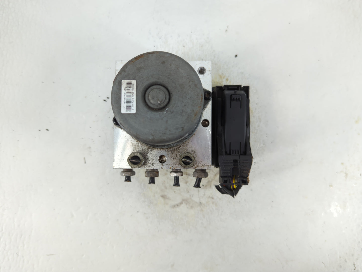 2016 Chevrolet Trax ABS Pump Control Module Replacement P/N:42403007 Fits OEM Used Auto Parts - Oemusedautoparts1.com
