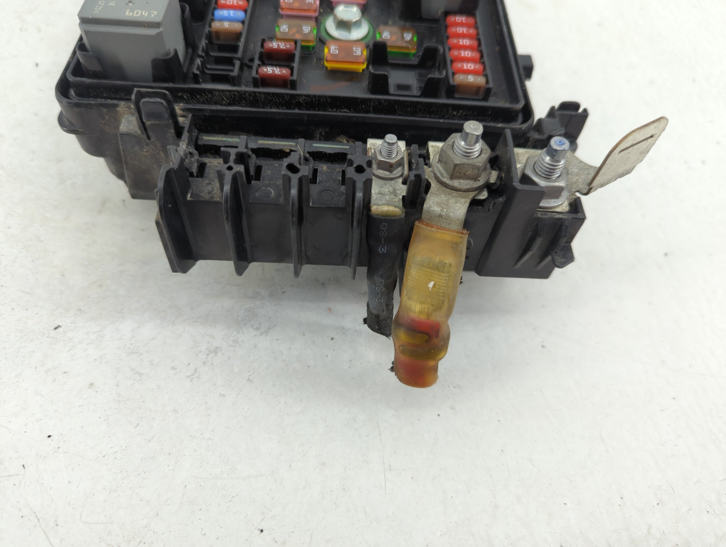 2016-2018 Chevrolet Volt Fusebox Fuse Box Panel Relay Module P/N:812461952 23301690 Fits Fits 2016 2017 2018 OEM Used Auto P