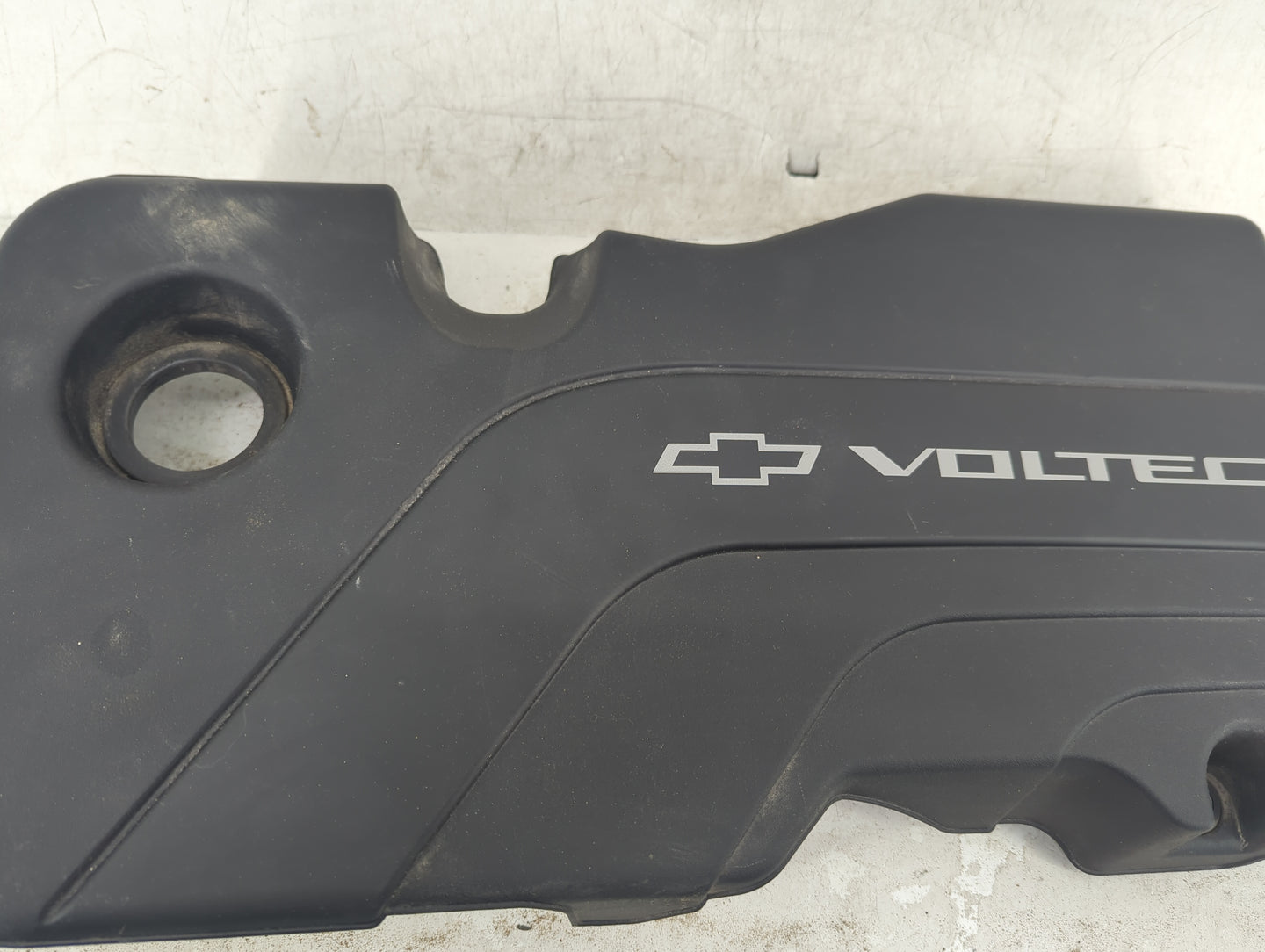 2016 Chevrolet Volt Engine Cover - Oemusedautoparts1.com
