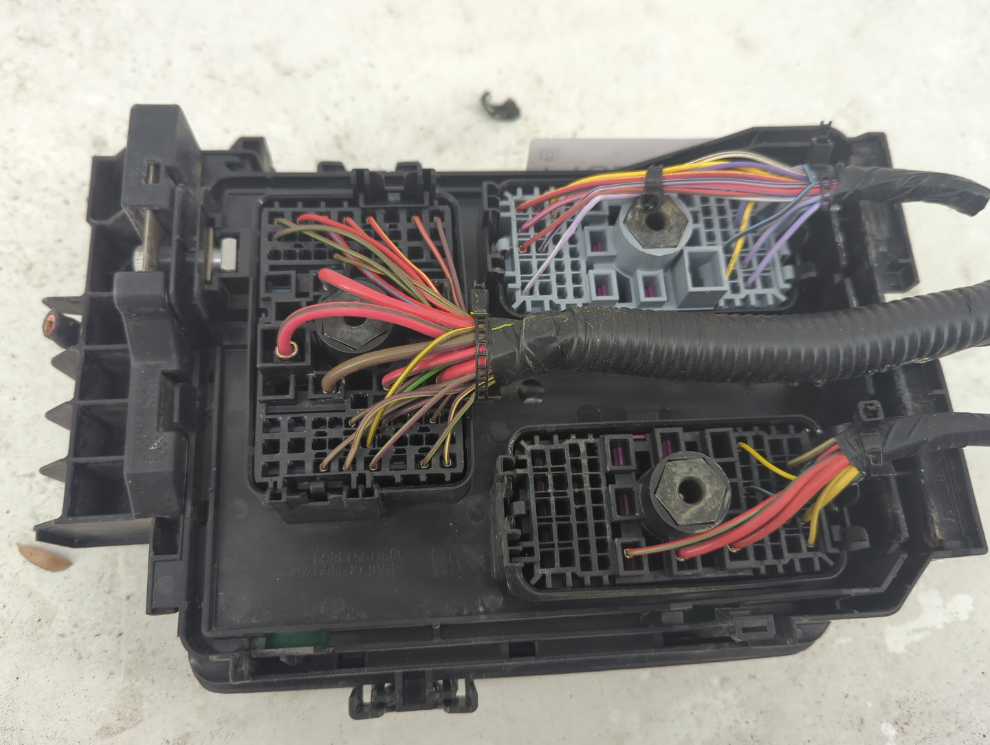 2016-2018 Chevrolet Volt Fusebox Fuse Box Panel Relay Module P/N:23307651 DPN15514069 Fits Fits 2016 2017 2018 OEM Used Auto