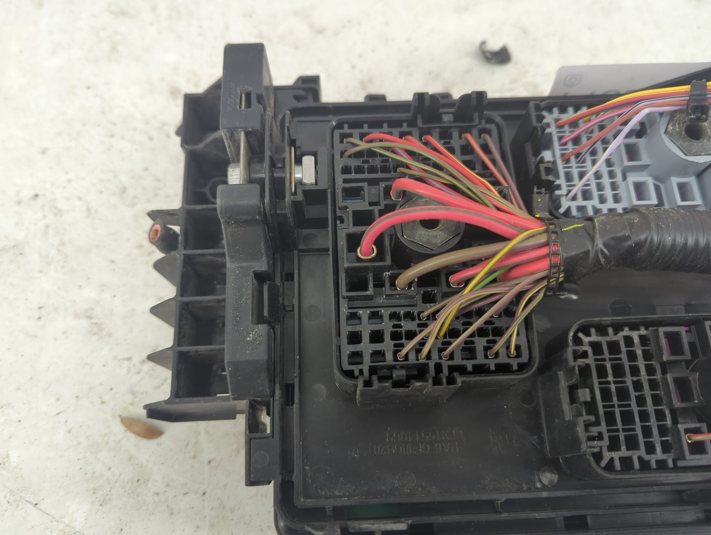 2016-2018 Chevrolet Volt Fusebox Fuse Box Panel Relay Module P/N:23307651 DPN15514069 Fits Fits 2016 2017 2018 OEM Used Auto