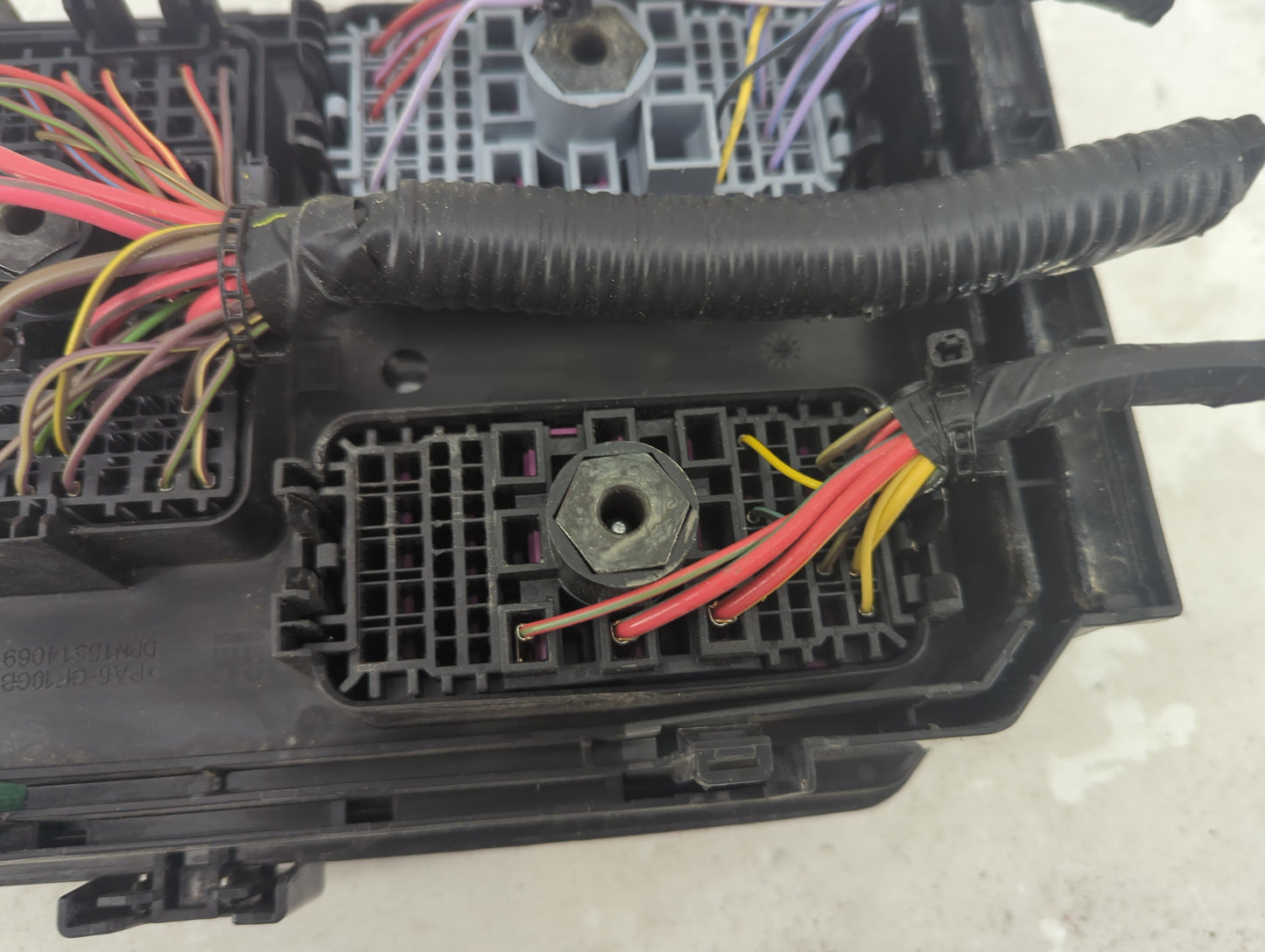2016-2018 Chevrolet Volt Fusebox Fuse Box Panel Relay Module P/N:23307651 DPN15514069 Fits Fits 2016 2017 2018 OEM Used Auto