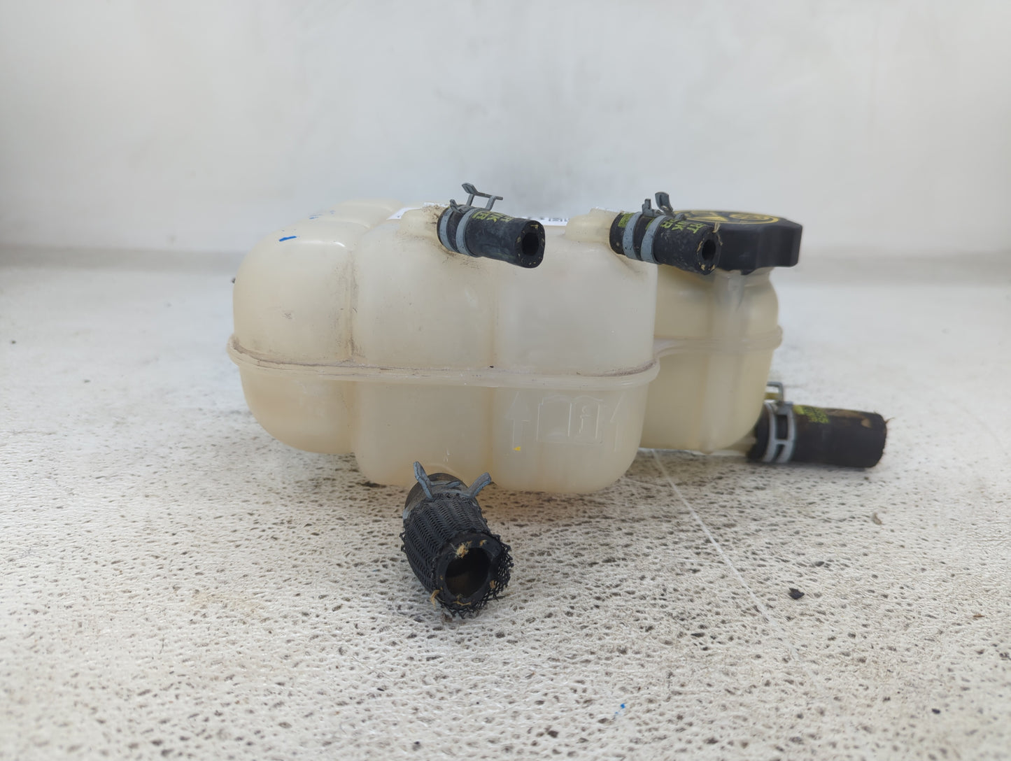 2016-2019 Chevrolet Volt Radiator Coolant Overflow Expansion Tank Bottle 1432578 - Oemusedautoparts1.com