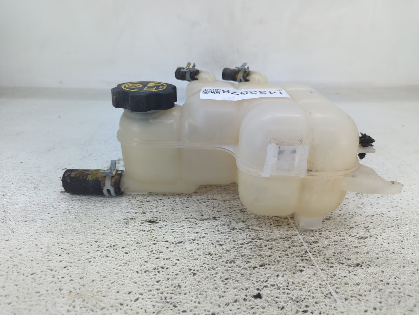 2016-2019 Chevrolet Volt Radiator Coolant Overflow Expansion Tank Bottle 1432578 - Oemusedautoparts1.com