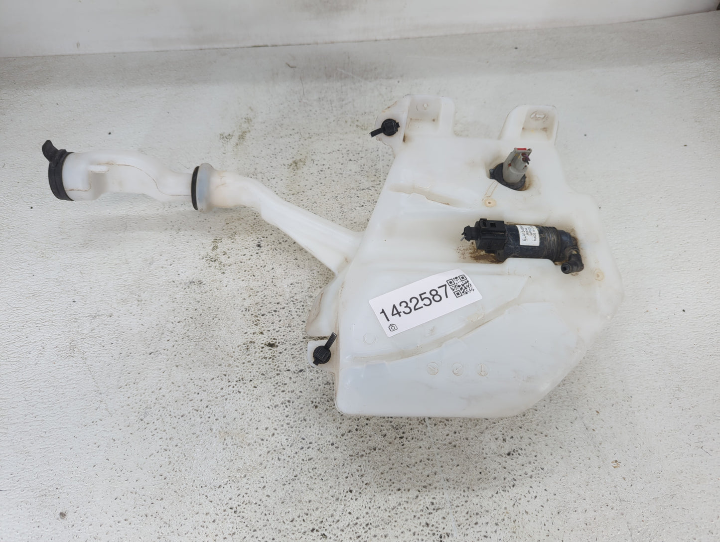 2016-2019 Chevrolet Volt Windshield Washer Fluid Reservoir Bottle Oem - Oemusedautoparts1.com