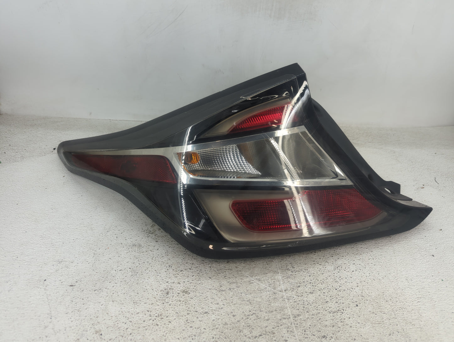 2016-2019 Chevrolet Volt Tail Light Assembly Passenger Right OEM Fits Fits 2016 2017 2018 2019 OEM Used Auto Parts - Oemused