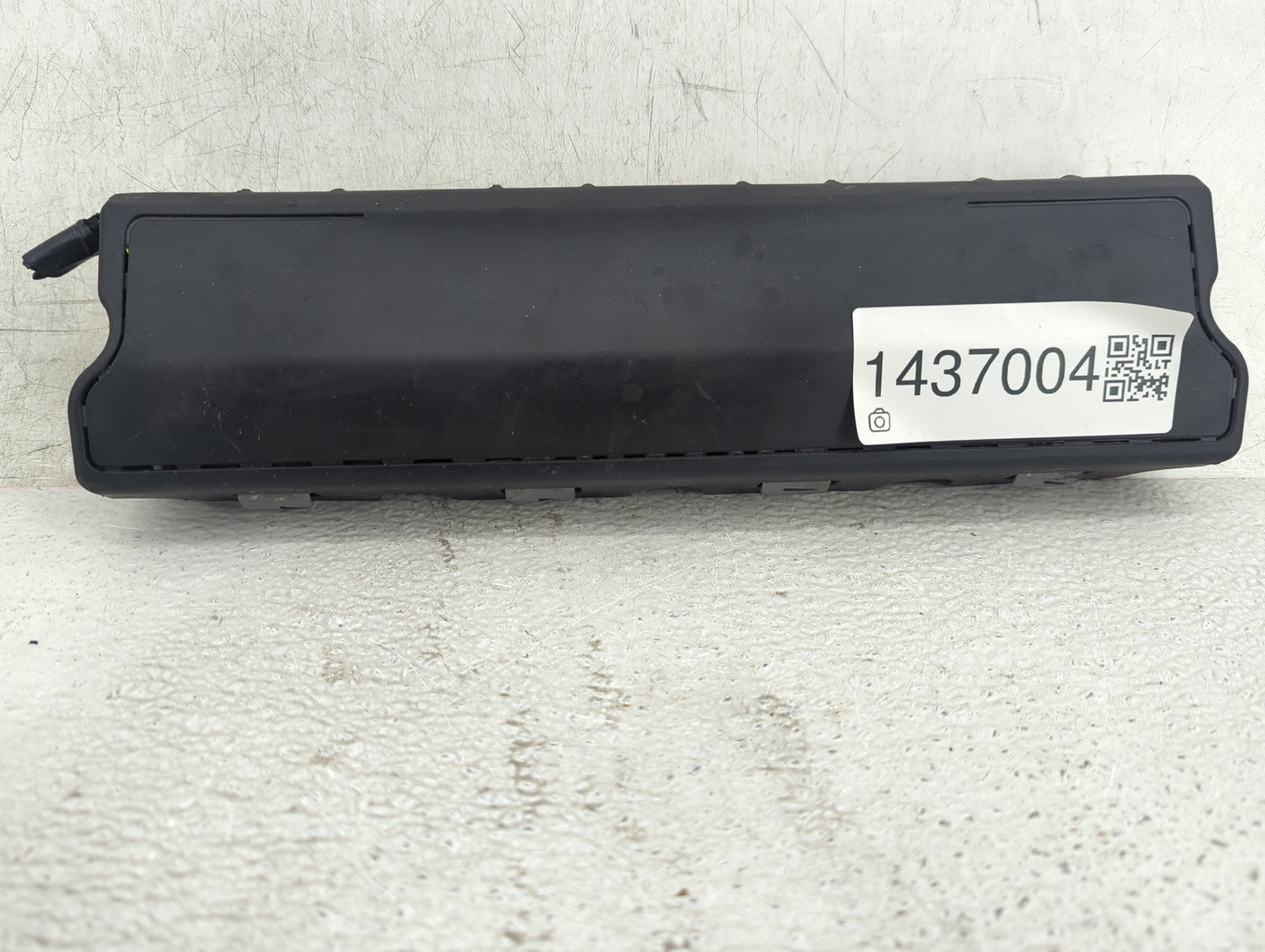 2016 Chevrolet Volt Air Bag Passenger Right Knee OEM P/N:29284611 13481292, 22823445, T6T10B602, 0589-P1-00053 Fits OEM Used