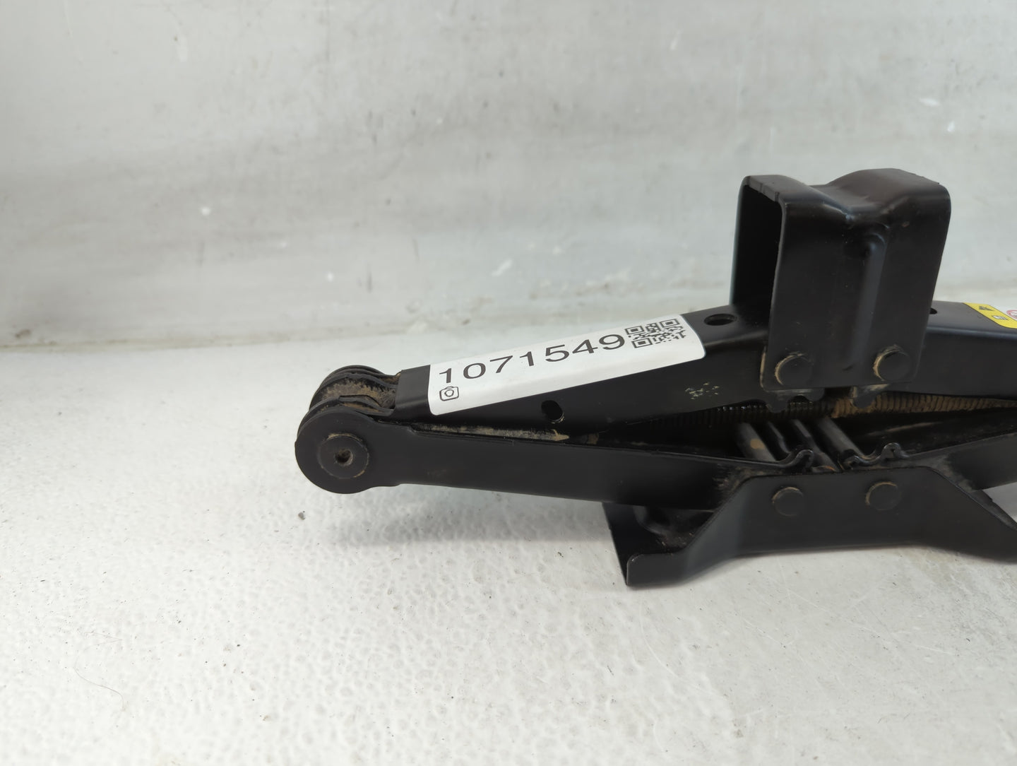 2016 Chrysler 200 Spare Scissor Car Jack 1071549 - Oemusedautoparts1.com