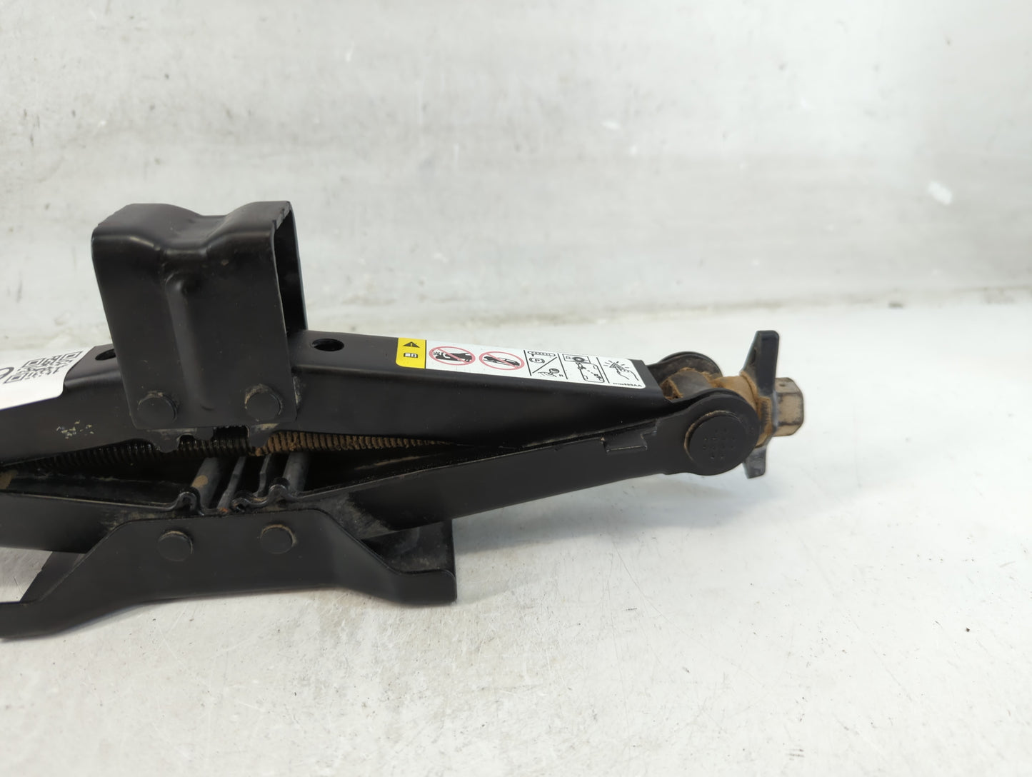 2016 Chrysler 200 Spare Scissor Car Jack 1071549 - Oemusedautoparts1.com