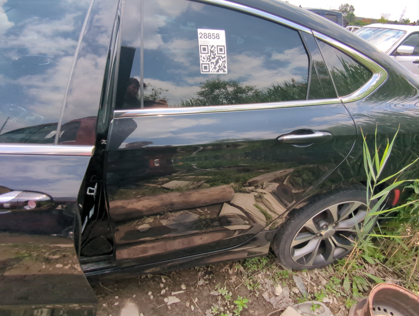 2015-2017 Chrysler 200 Driver Rear Door Oem - Oemusedautoparts1.com