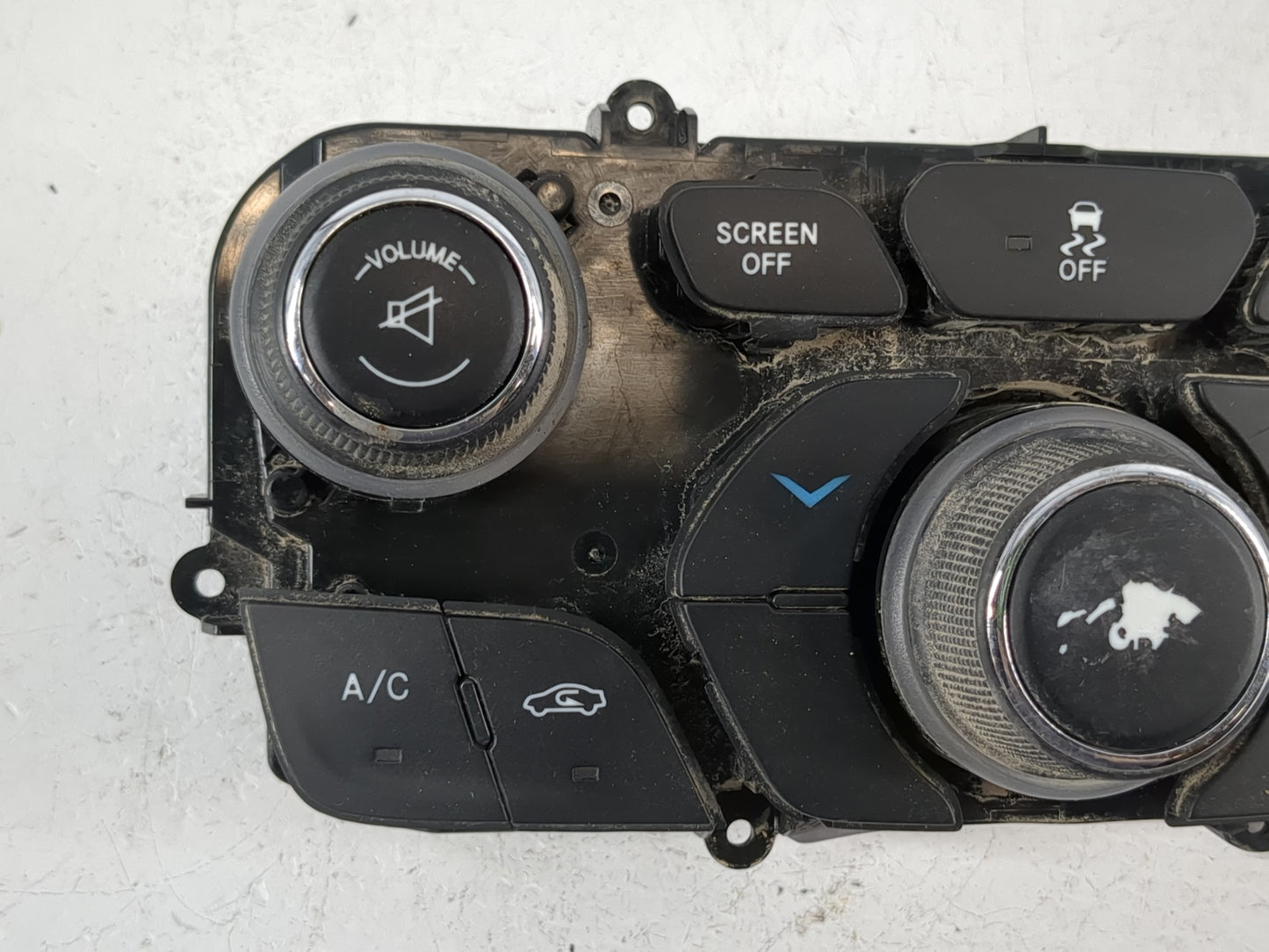 2016-2017 Chrysler 200 Climate Control Module Temperature AC/Heater Replacement P/N:68270685AB Fits Fits 2016 2017 OEM Used 