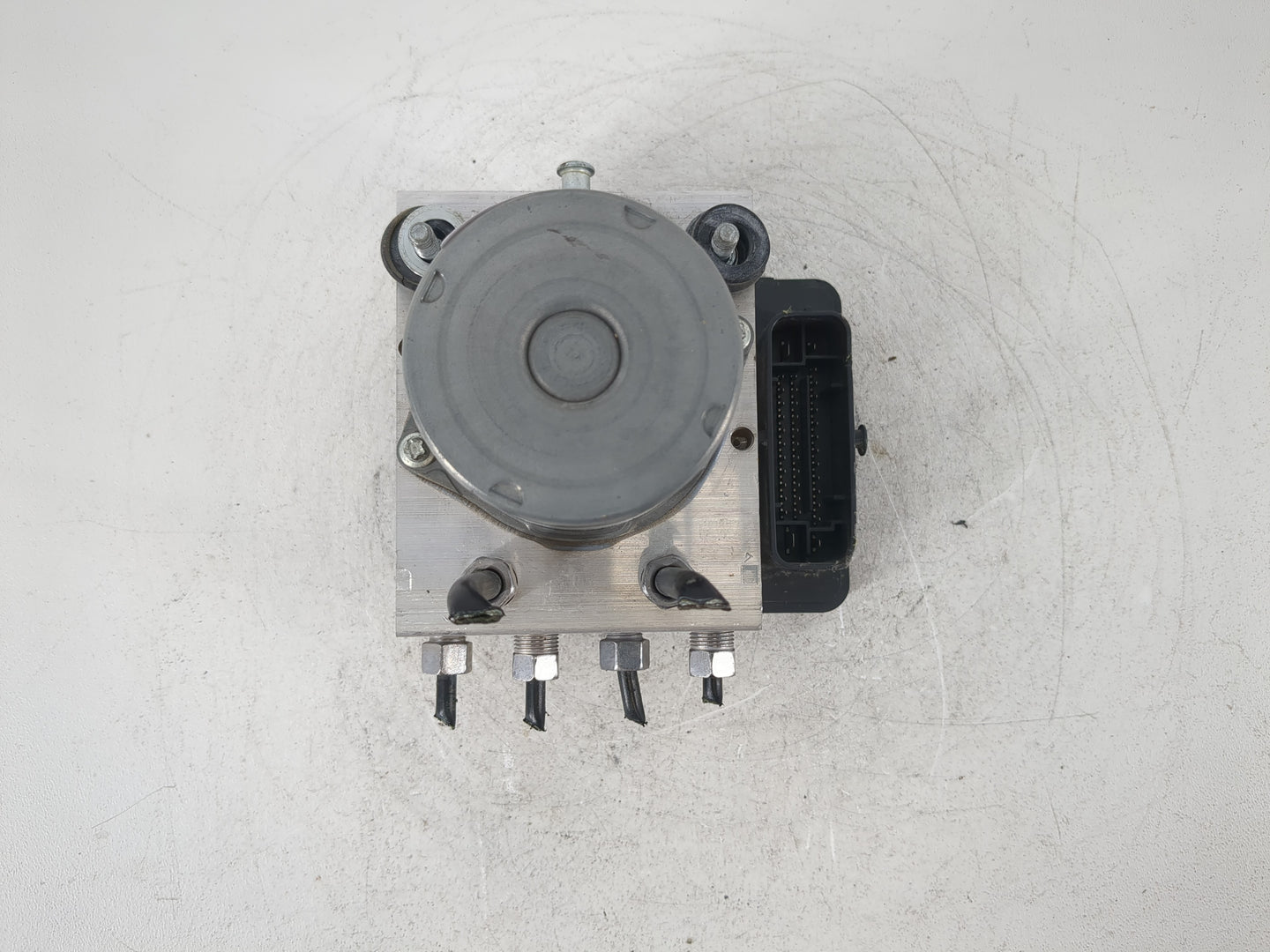 2016 Chrysler 200 ABS Pump Control Module Replacement P/N:P68267002AC Fits OEM Used Auto Parts - Oemusedautoparts1.com