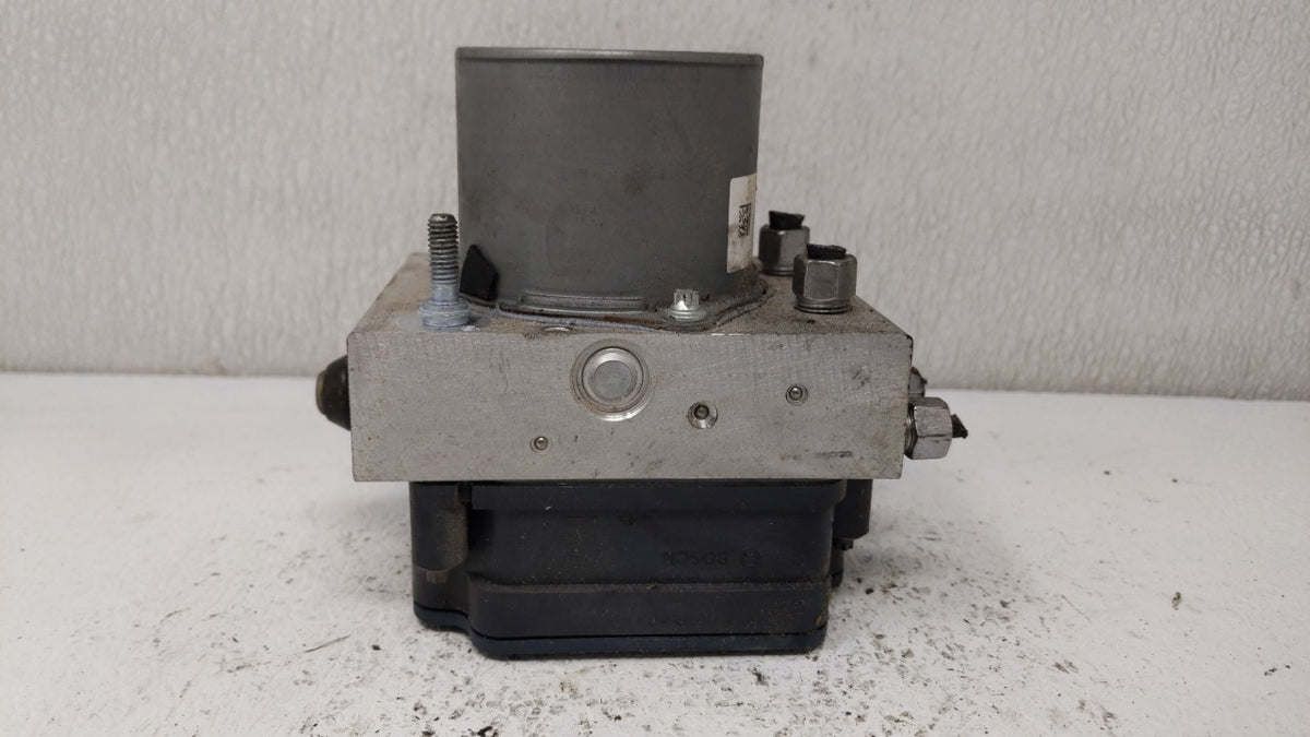 2016 Chrysler 200 Anti-Lock Brake ABS Pump Module Actuator OEM P/N:68267002AC Fits OEM Used Auto Parts - Oemusedautoparts1.c