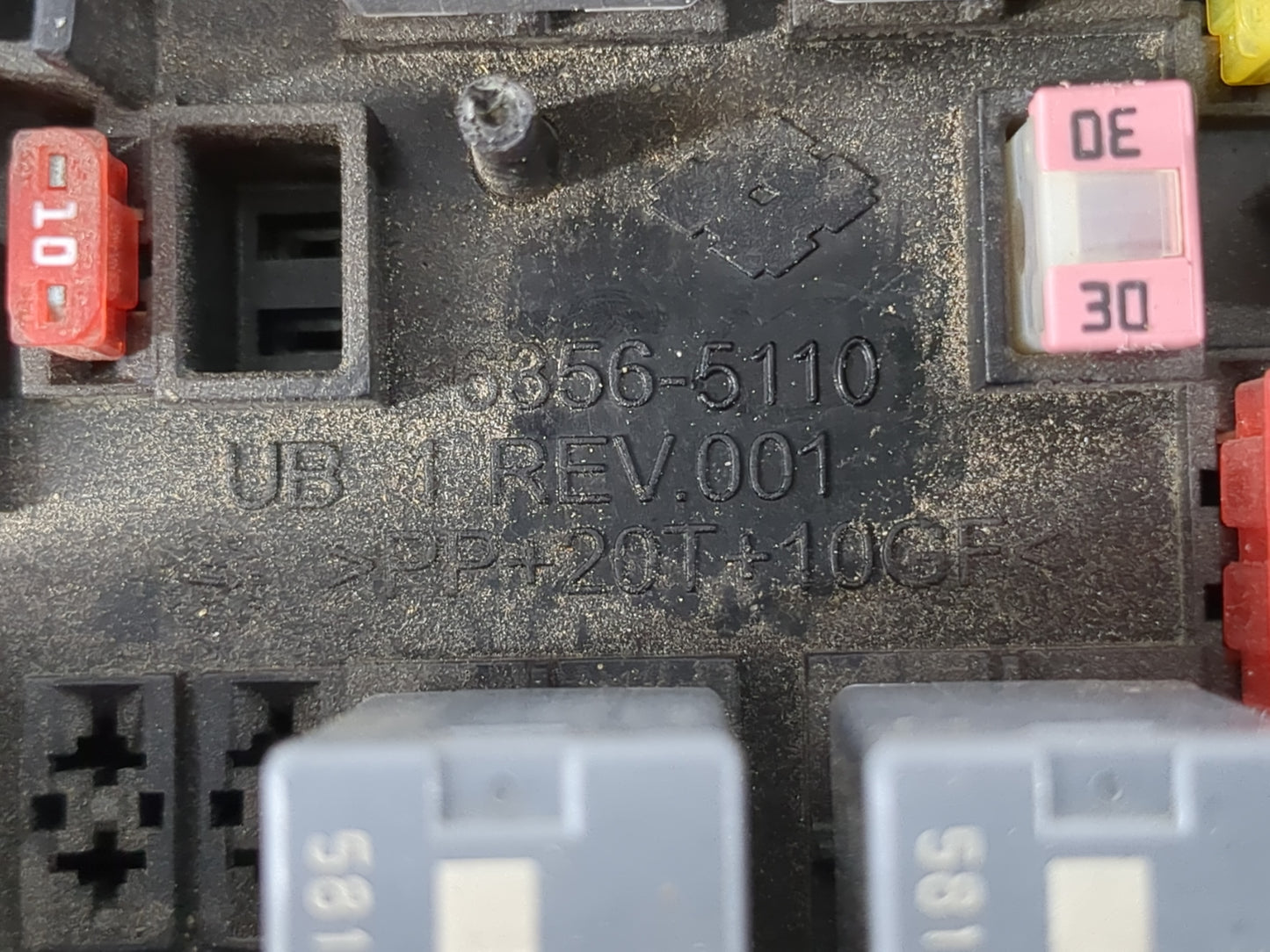 2016-2017 Chrysler 200 Fusebox Fuse Box Panel Relay Module P/N:6356-5110 Fits Fits 2016 2017 OEM Used Auto Parts - Oemusedau