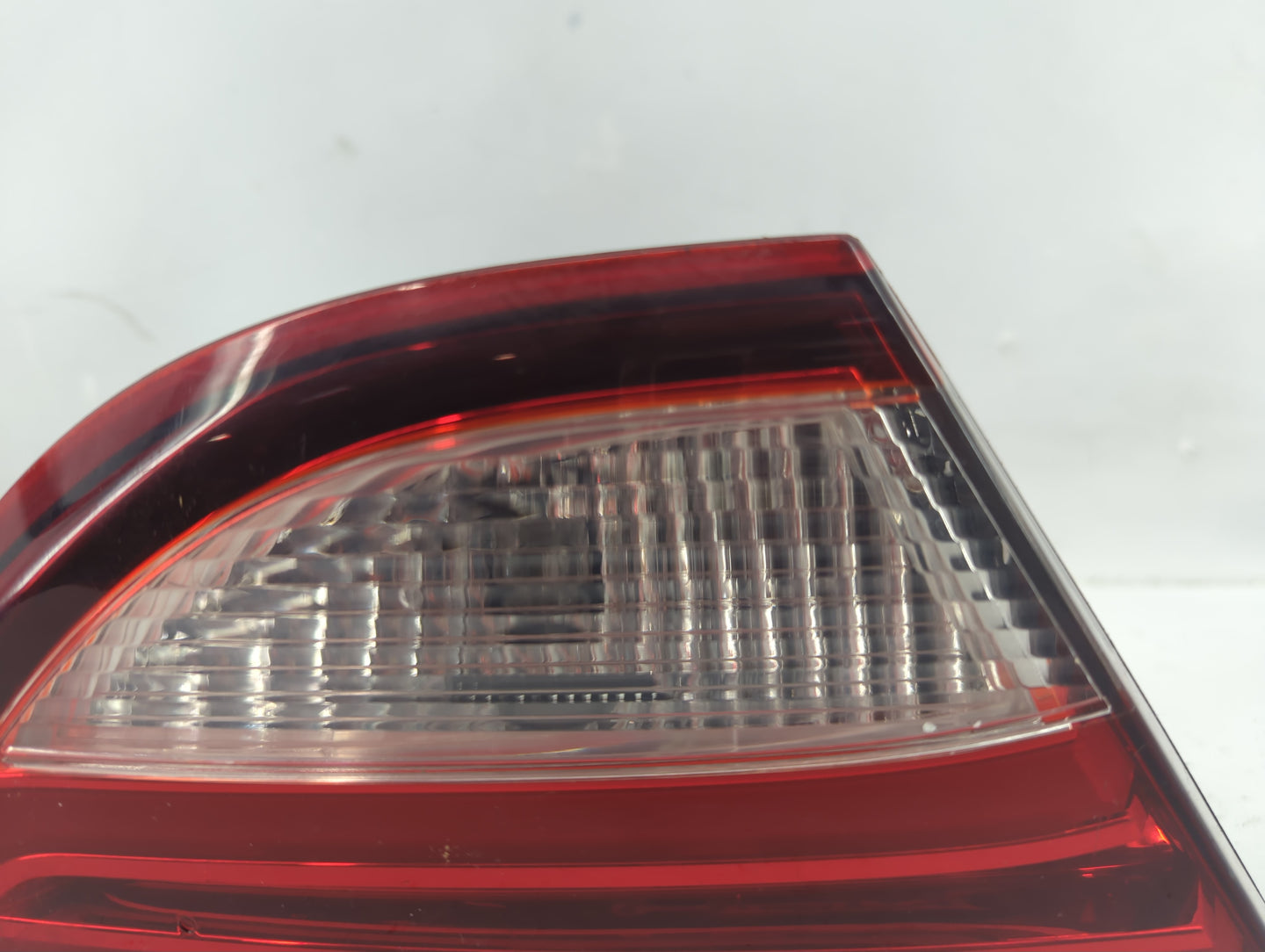 2015 Chrysler 200 Driver Left Side Tail Light Taillight Deck Lid Mounted - Oemusedautoparts1.com
