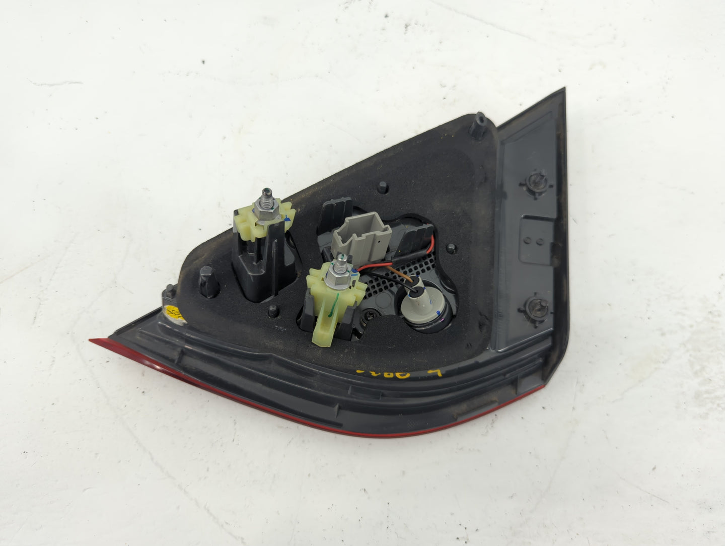 2015 Chrysler 200 Driver Left Side Tail Light Taillight Deck Lid Mounted - Oemusedautoparts1.com