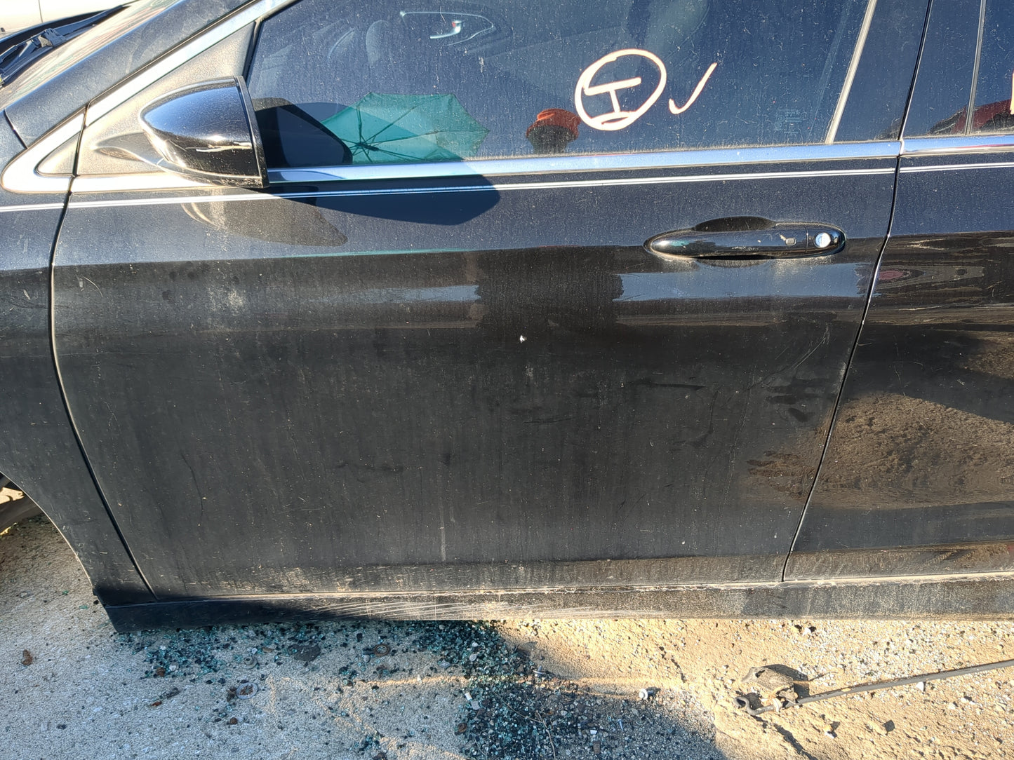 2015-2017 Chrysler 200 Driver Front Door Oem 1229956 - Oemusedautoparts1.com