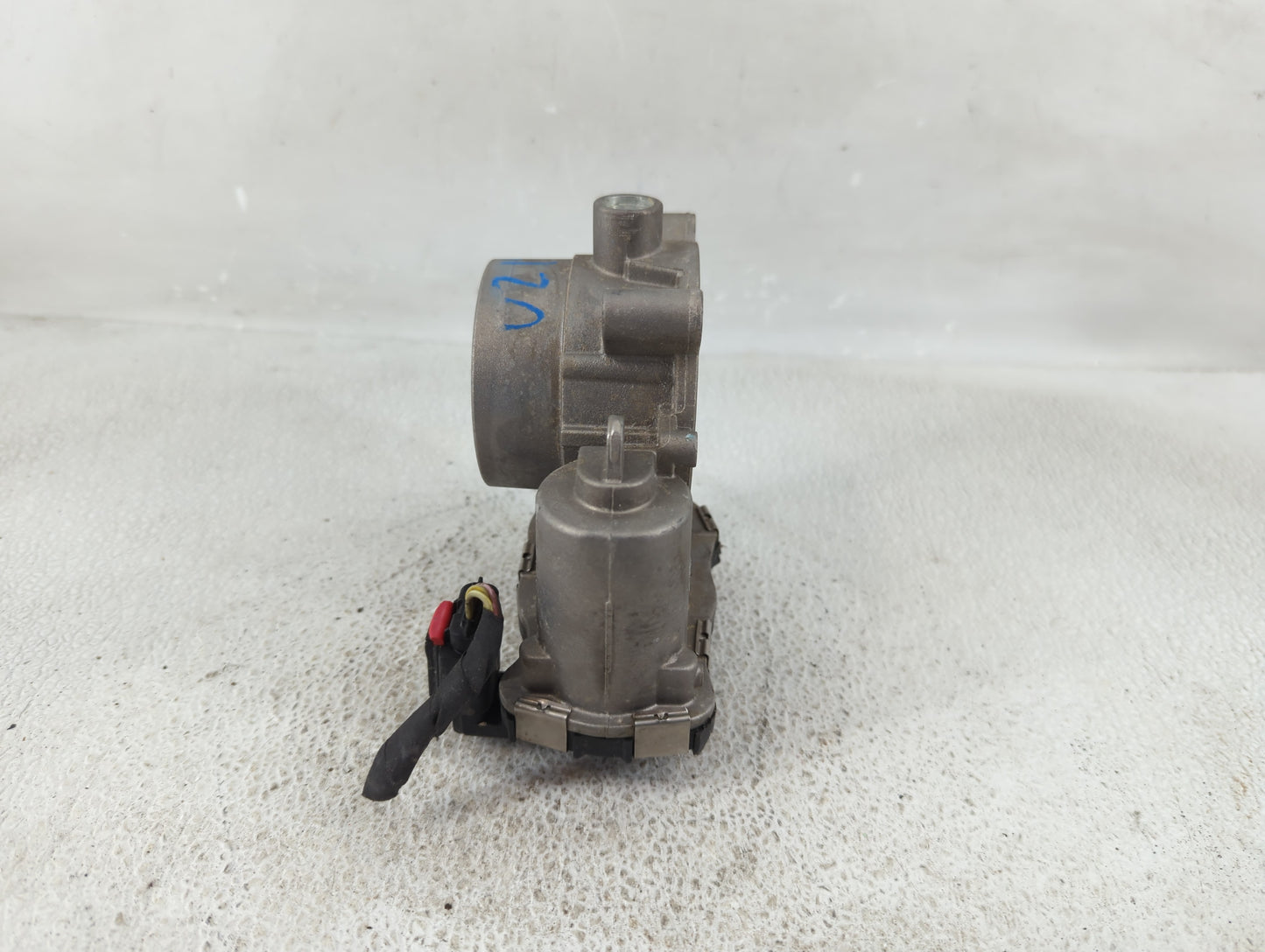 2015-2017 Chrysler 200 Throttle Body P/N:04891970AB Fits Fits 2014 2015 2016 2017 2018 2019 2020 2021 2022 OEM Used Auto Par