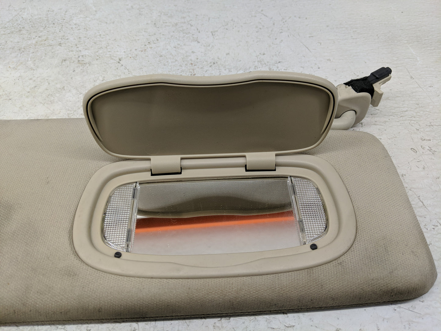 2016-2017 Chrysler 200 Sun Visor Shade Replacement Passenger Right Mirror Fits Fits 2016 2017 OEM Used Auto Parts - Oemuseda