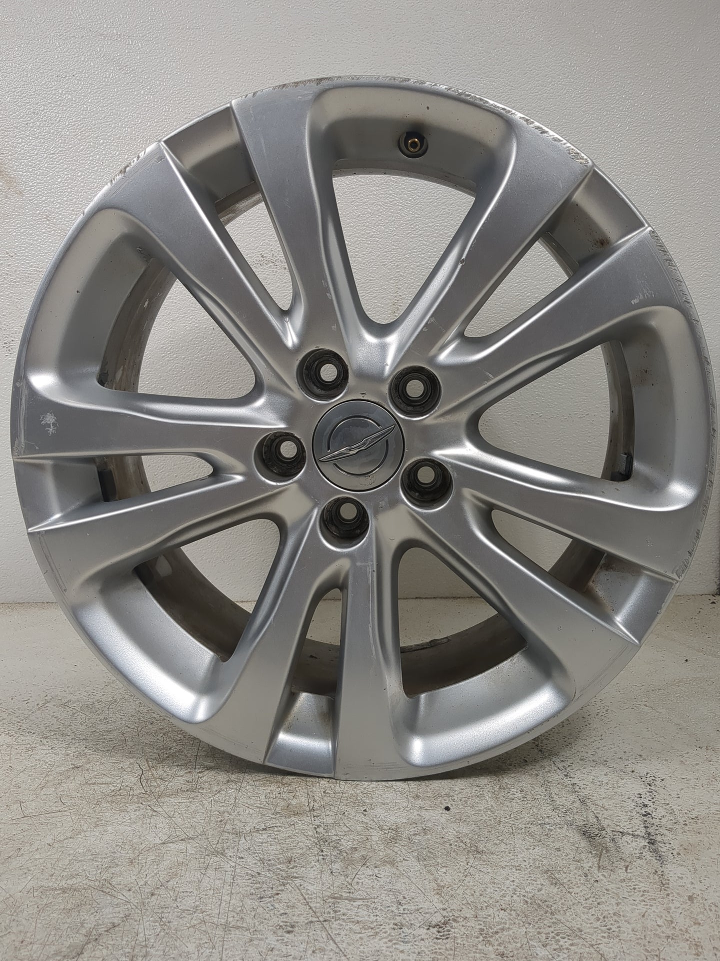 2015-2017 Chrysler 200 Oem Wheel Rim 1401514 - Oemusedautoparts1.com