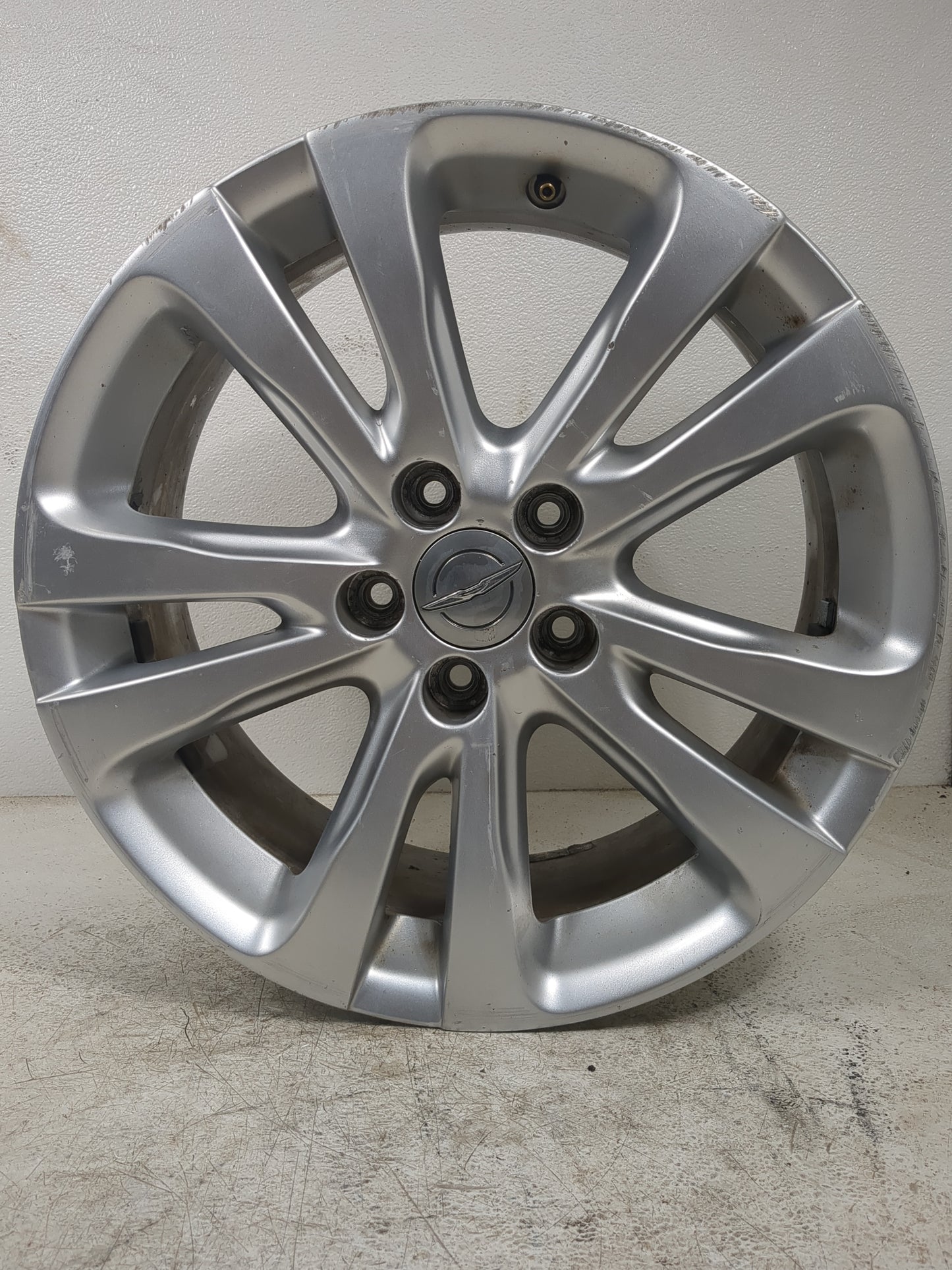 2015-2017 Chrysler 200 Oem Wheel Rim 1401514 - Oemusedautoparts1.com