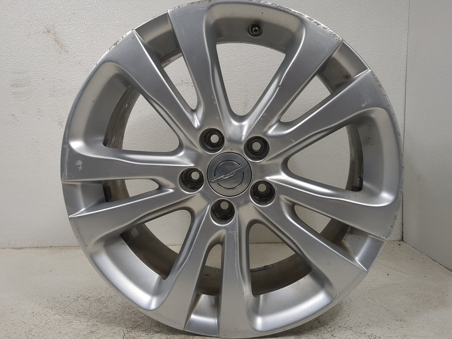 2015-2017 Chrysler 200 Oem Wheel Rim 1401514 - Oemusedautoparts1.com