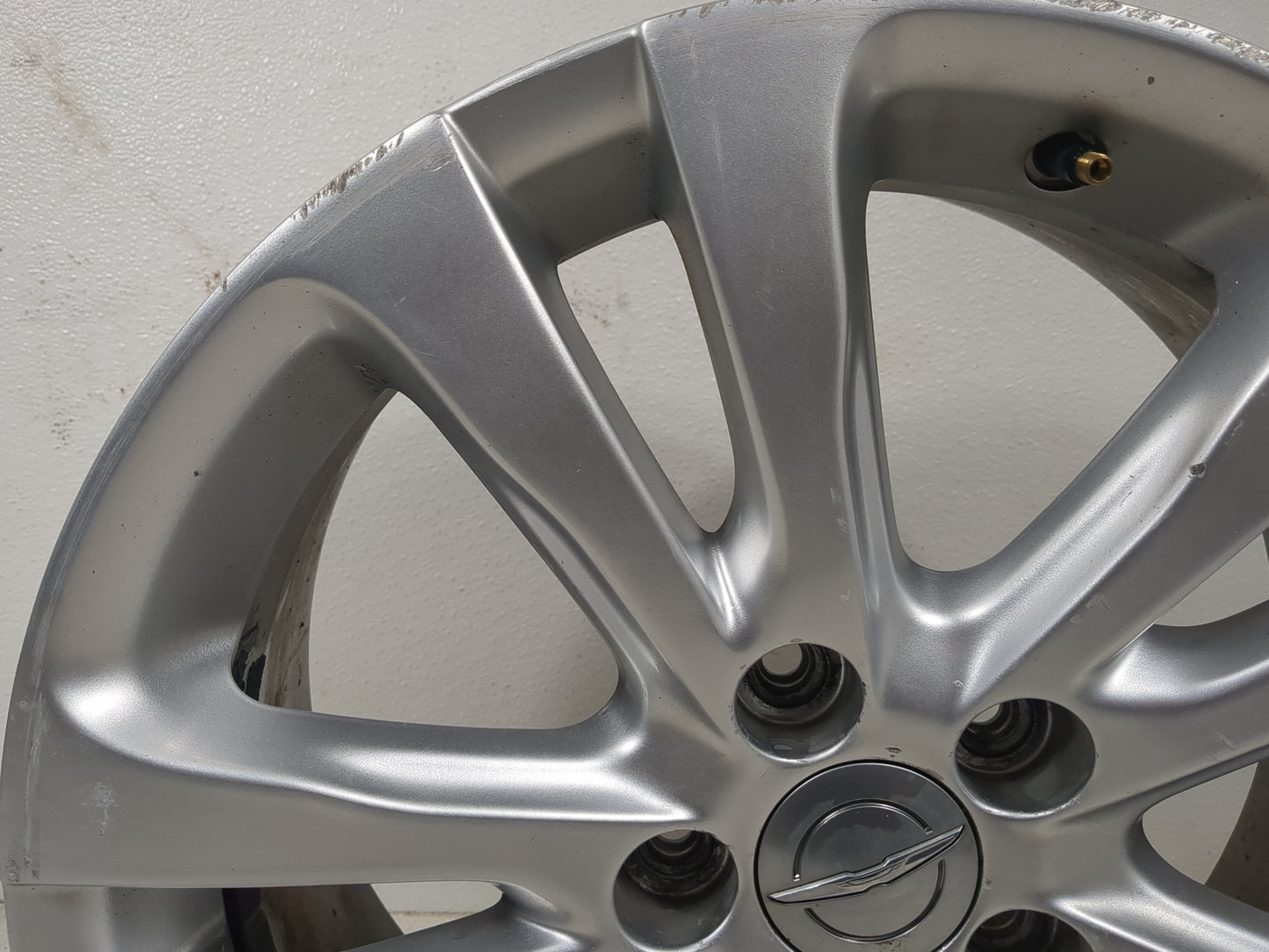 2015-2017 Chrysler 200 Oem Wheel Rim 1401514 - Oemusedautoparts1.com