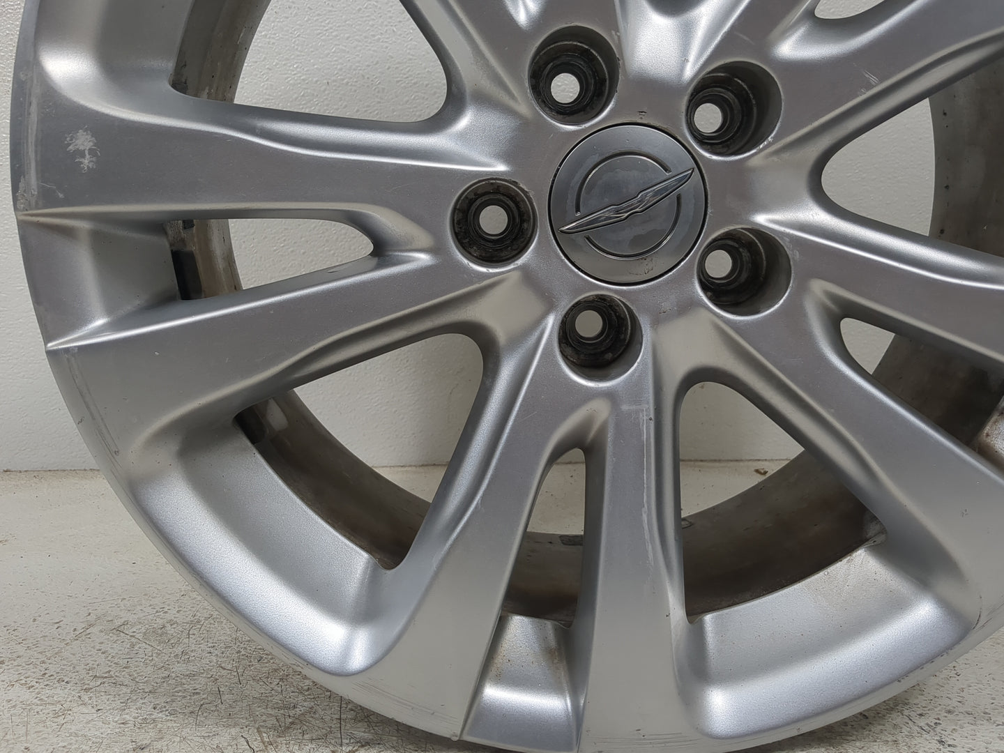 2015-2017 Chrysler 200 Oem Wheel Rim 1401514 - Oemusedautoparts1.com