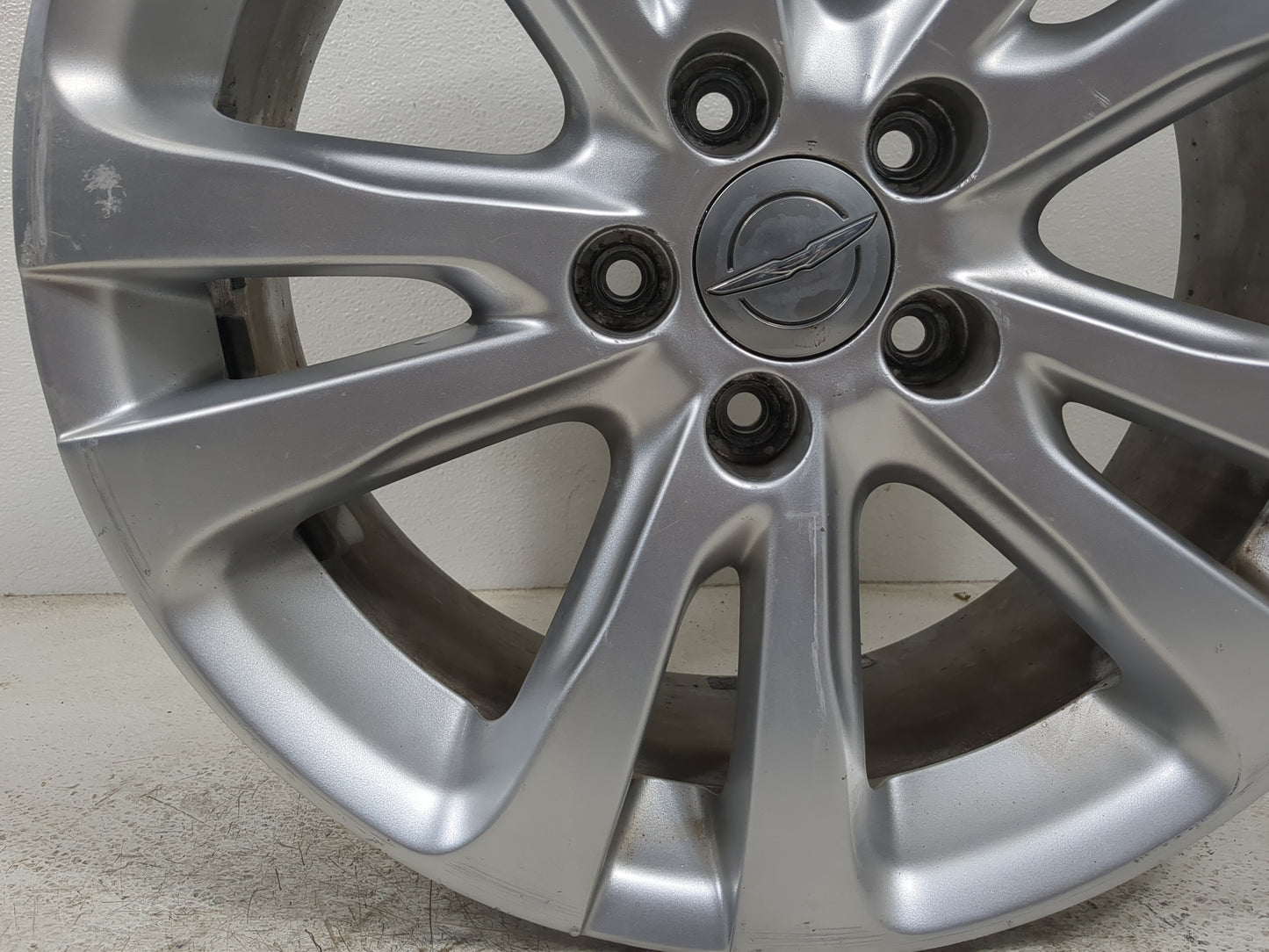 2015-2017 Chrysler 200 Oem Wheel Rim 1401514 - Oemusedautoparts1.com