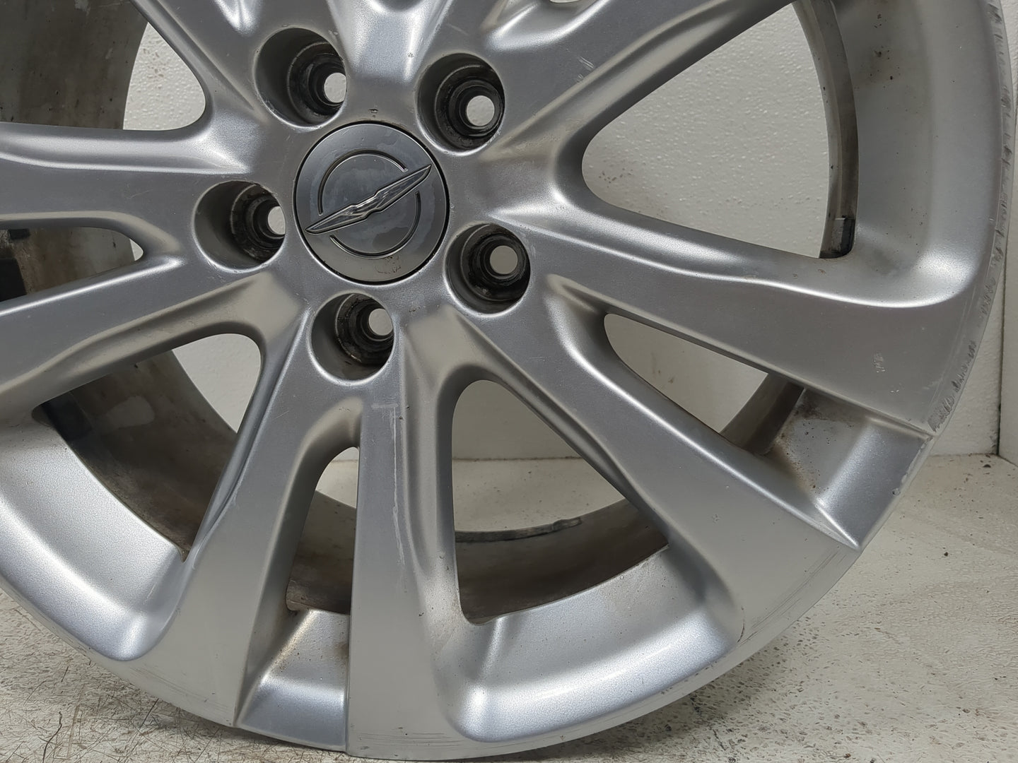 2015-2017 Chrysler 200 Oem Wheel Rim 1401514 - Oemusedautoparts1.com
