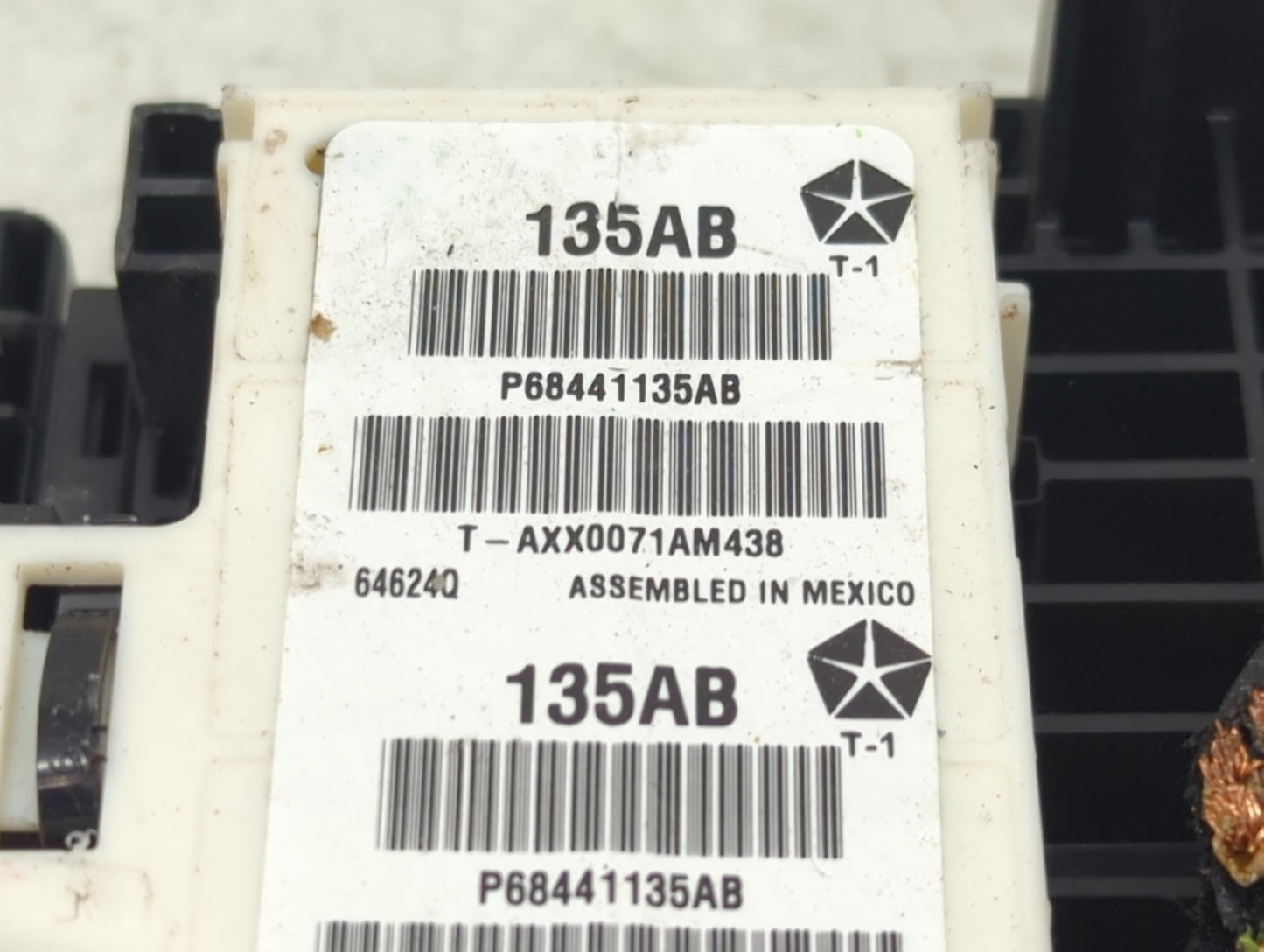 2016-2017 Chrysler 200 Fusebox Fuse Box Panel Relay Module P/N:6356-5387 Fits Fits 2016 2017 OEM Used Auto Parts - Oemusedau