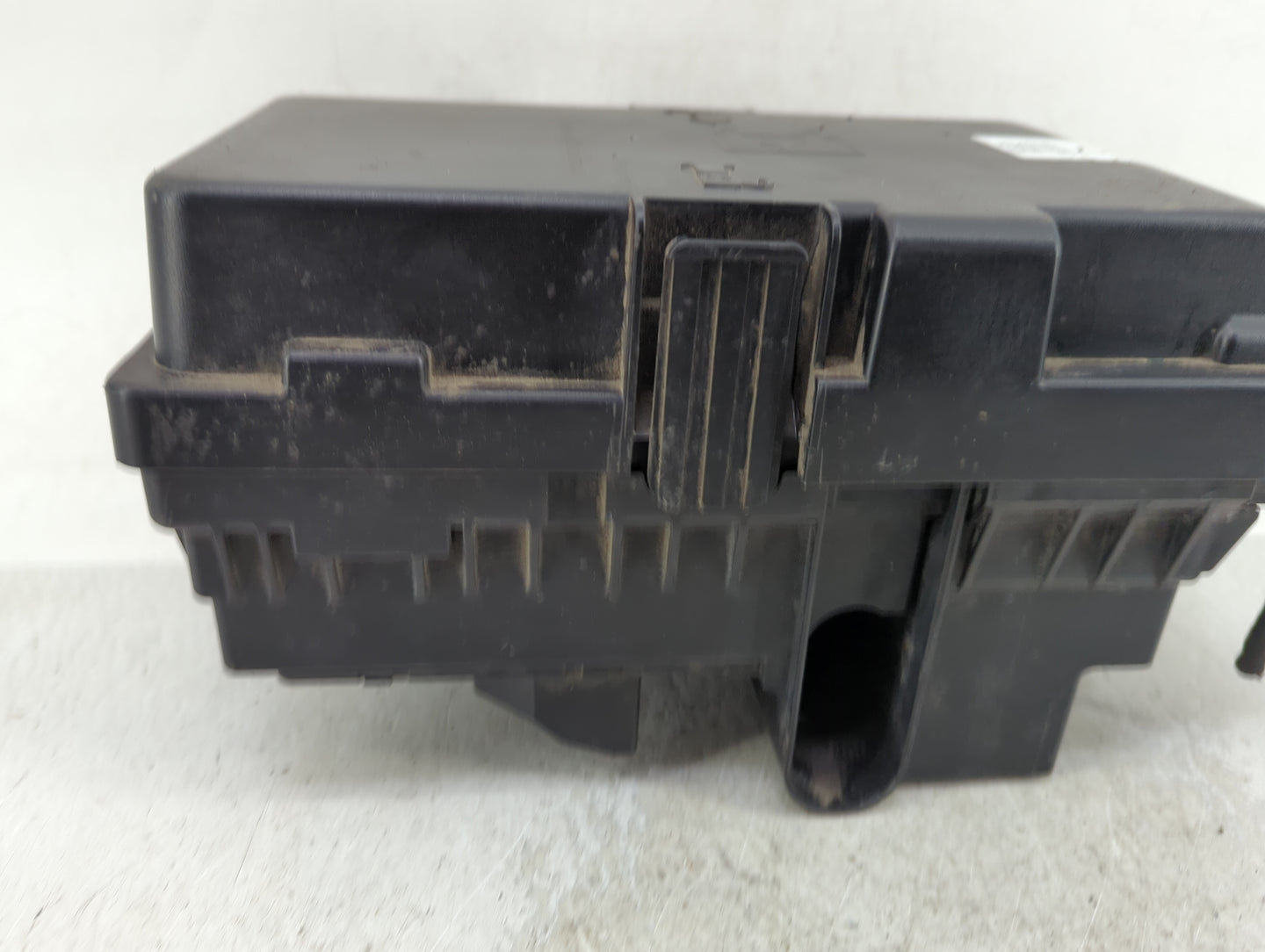 2016-2017 Chrysler 200 Fusebox Fuse Box Panel Relay Module Fits Fits 2016 2017 OEM Used Auto Parts - Oemusedautoparts1.com