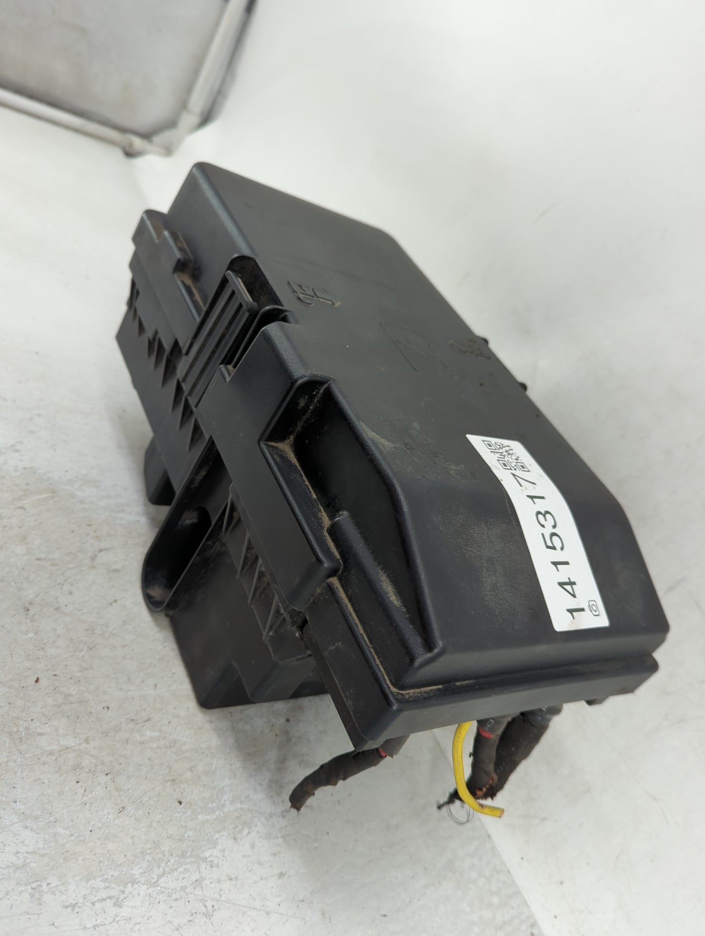 2016-2017 Chrysler 200 Fusebox Fuse Box Panel Relay Module Fits Fits 2016 2017 OEM Used Auto Parts - Oemusedautoparts1.com