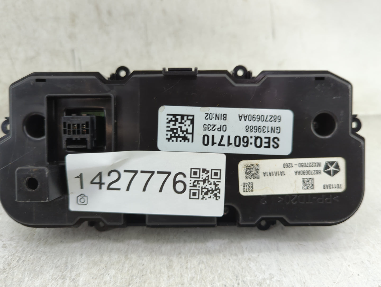 2016-2017 Chrysler 200 Climate Control Module Temperature AC/Heater Replacement P/N:68270690AA MX237050-1260 Fits Fits 2016 