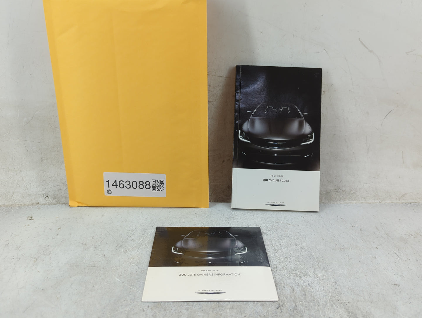 2016 Chrysler 200 Owners Manual Book Guide P/N:16UF-926-AA 16UF-426-AA OEM Used Auto Parts - Oemusedautoparts1.com