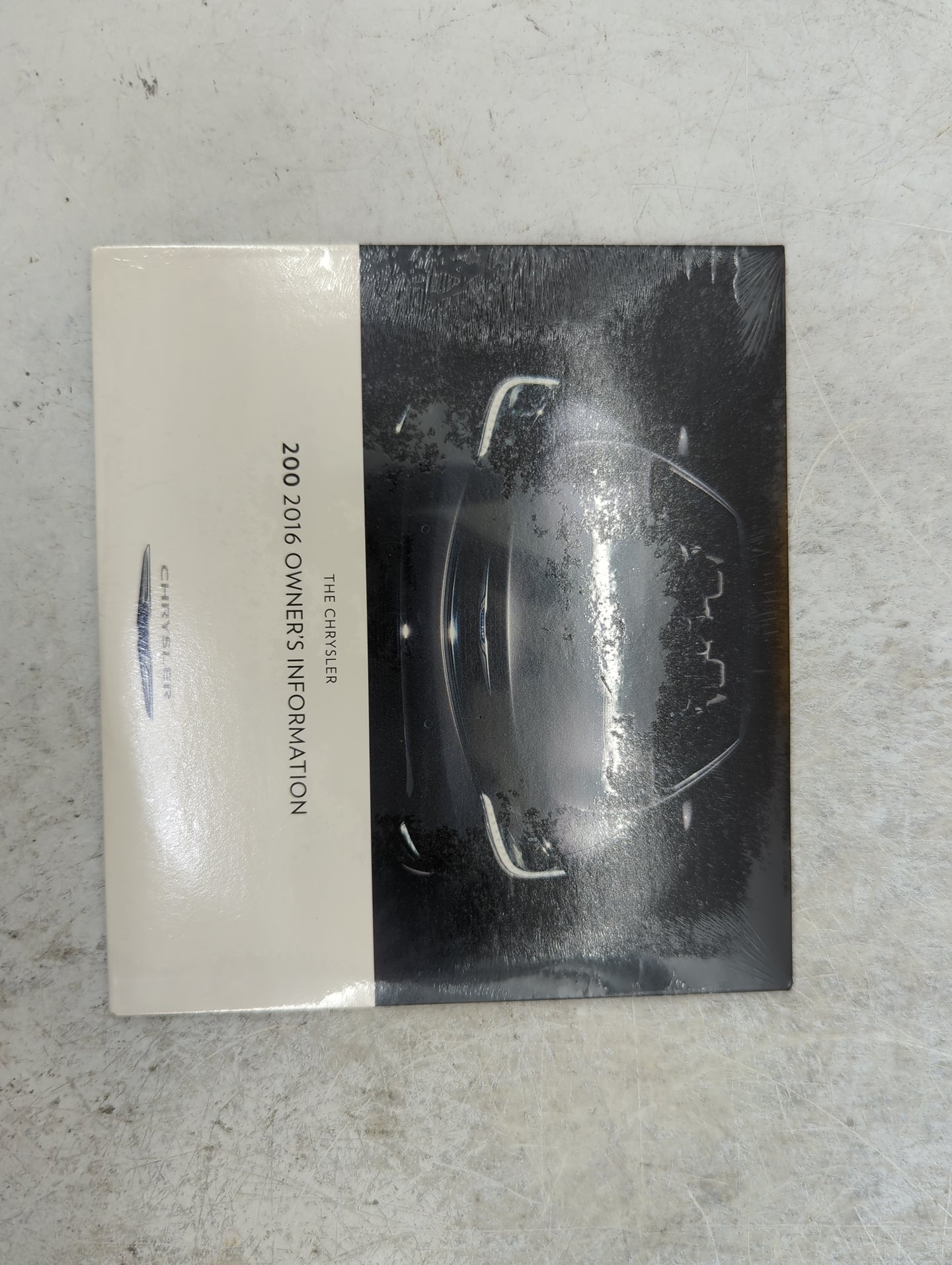 2016 Chrysler 200 Owners Manual Book Guide P/N:16UF-926-AA 16UF-426-AA OEM Used Auto Parts - Oemusedautoparts1.com