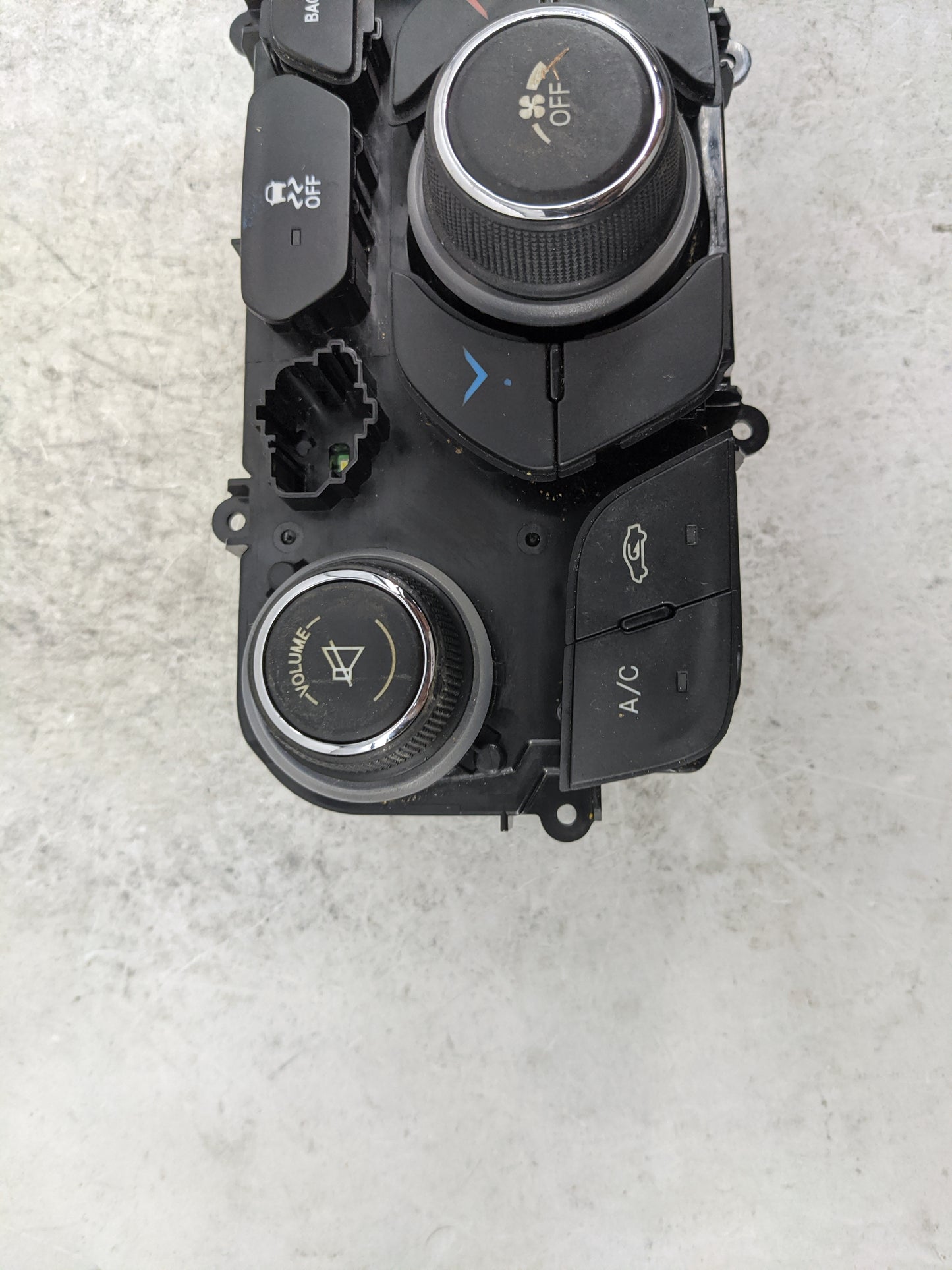 2016-2017 Chrysler 200 Climate Control Module Temperature AC/Heater Replacement P/N:68270693AA 68270693AB Fits Fits 2016 201