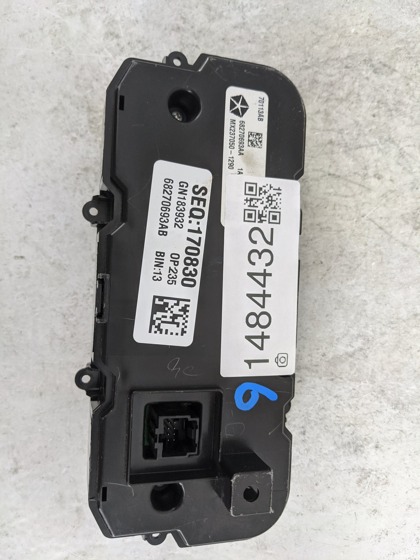 2016-2017 Chrysler 200 Climate Control Module Temperature AC/Heater Replacement P/N:68270693AA 68270693AB Fits Fits 2016 201