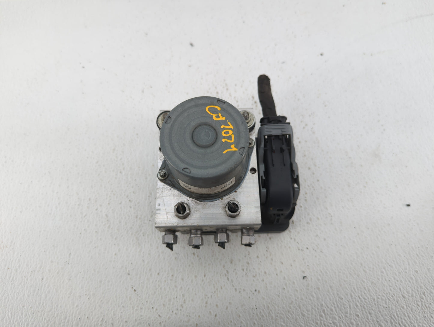 2016 Chrysler 200 ABS Pump Control Module Replacement P/N:P68267002AC Fits OEM Used Auto Parts - Oemusedautoparts1.com