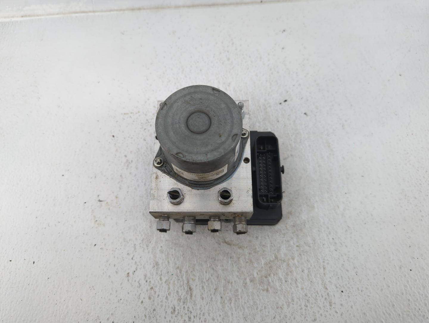 2016 Chrysler 200 ABS Pump Control Module Replacement P/N:P6867002AC Fits OEM Used Auto Parts - Oemusedautoparts1.com