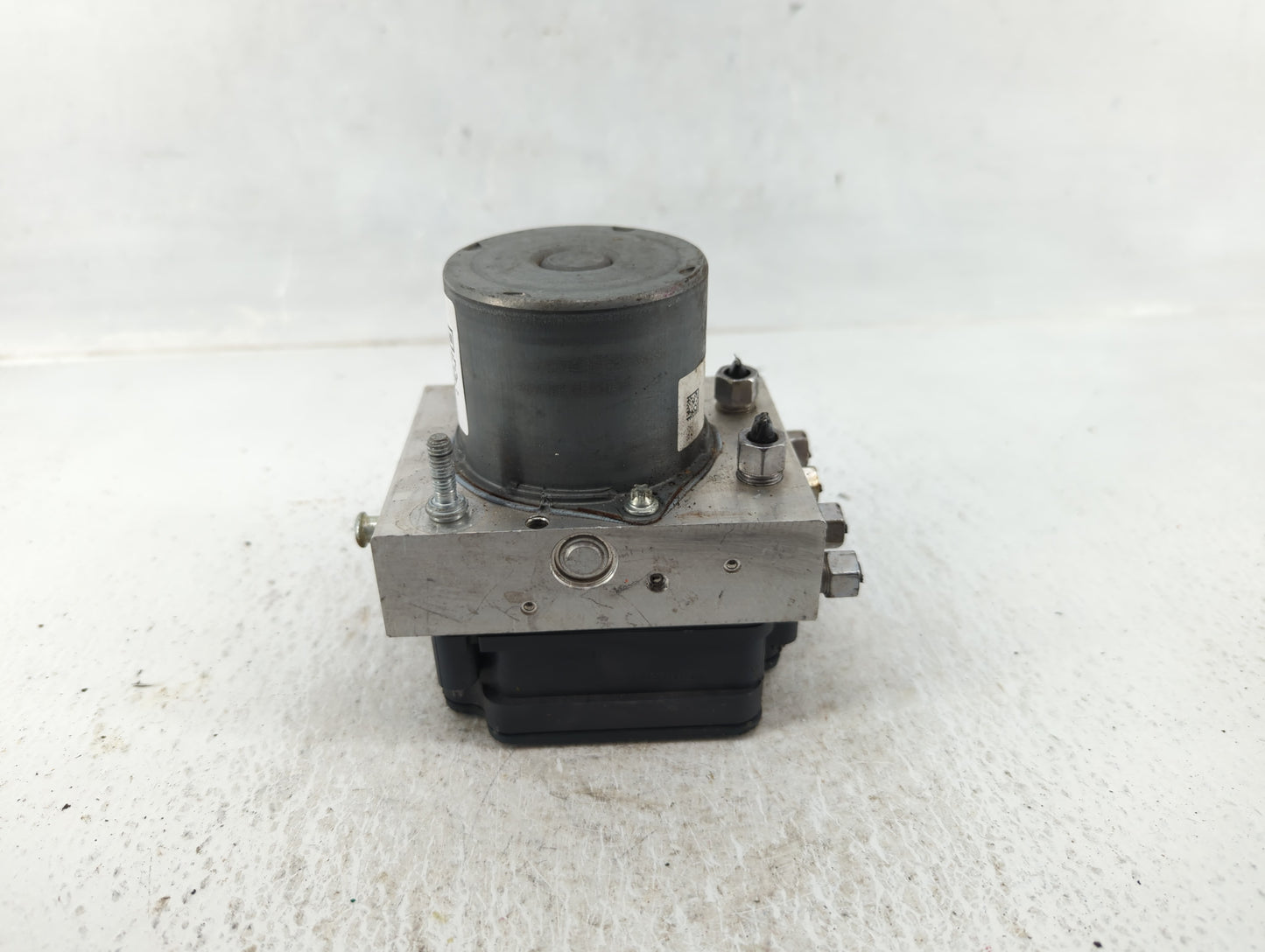 2016 Chrysler 200 ABS Pump Control Module Replacement P/N:P6867002AC Fits OEM Used Auto Parts - Oemusedautoparts1.com