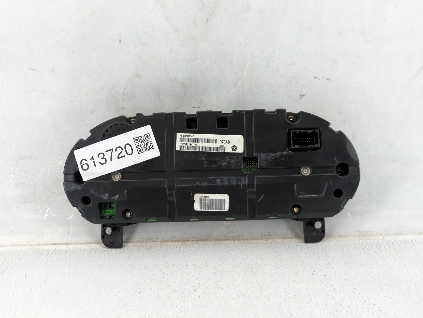 2016 Chrysler 200 Instrument Cluster Speedometer Gauges P/N:P68259070AB Fits OEM Used Auto Parts - Oemusedautoparts1.com