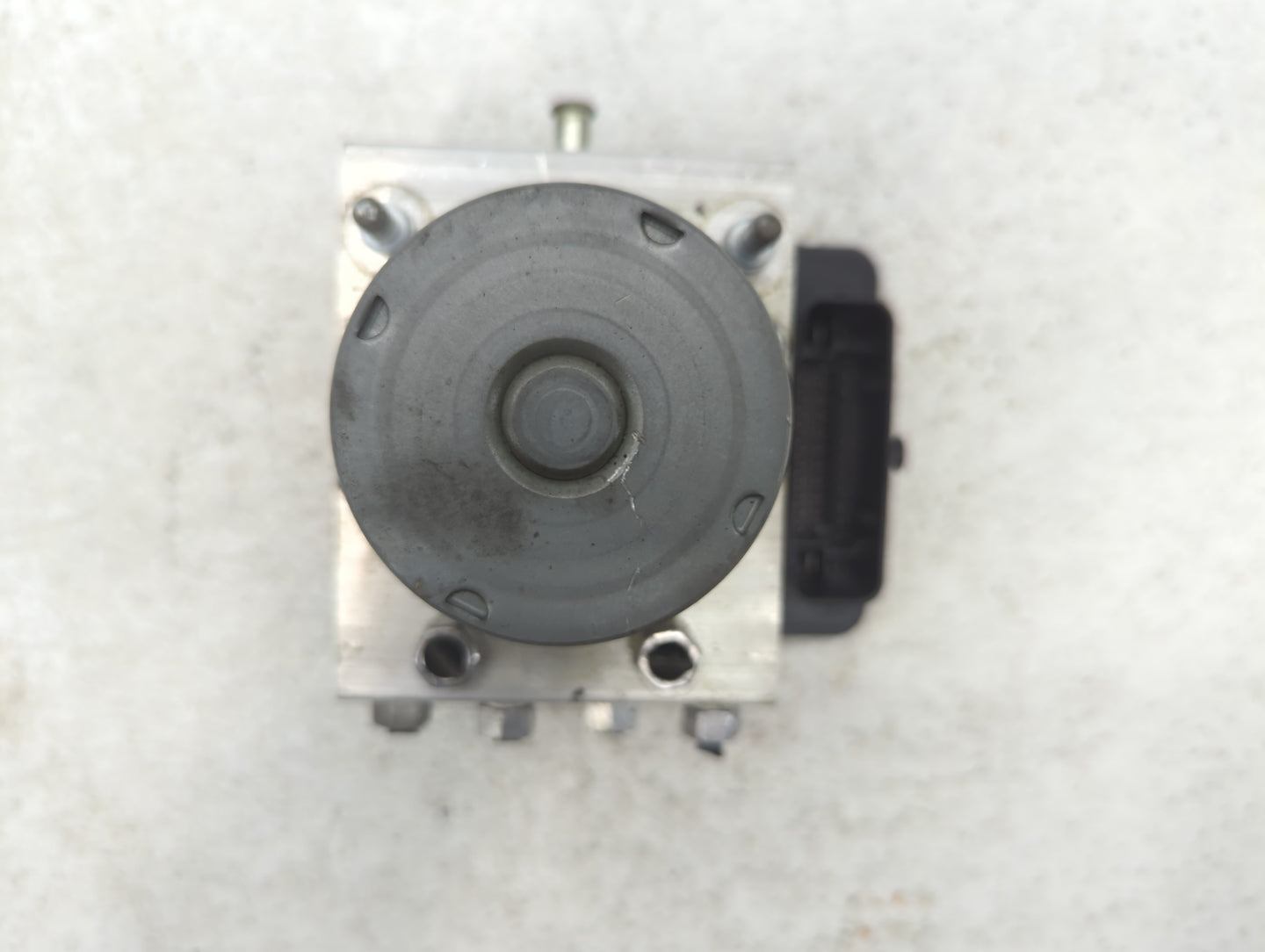 2016 Chrysler 200 ABS Pump Control Module Replacement P/N:68267002AC Fits OEM Used Auto Parts - Oemusedautoparts1.com